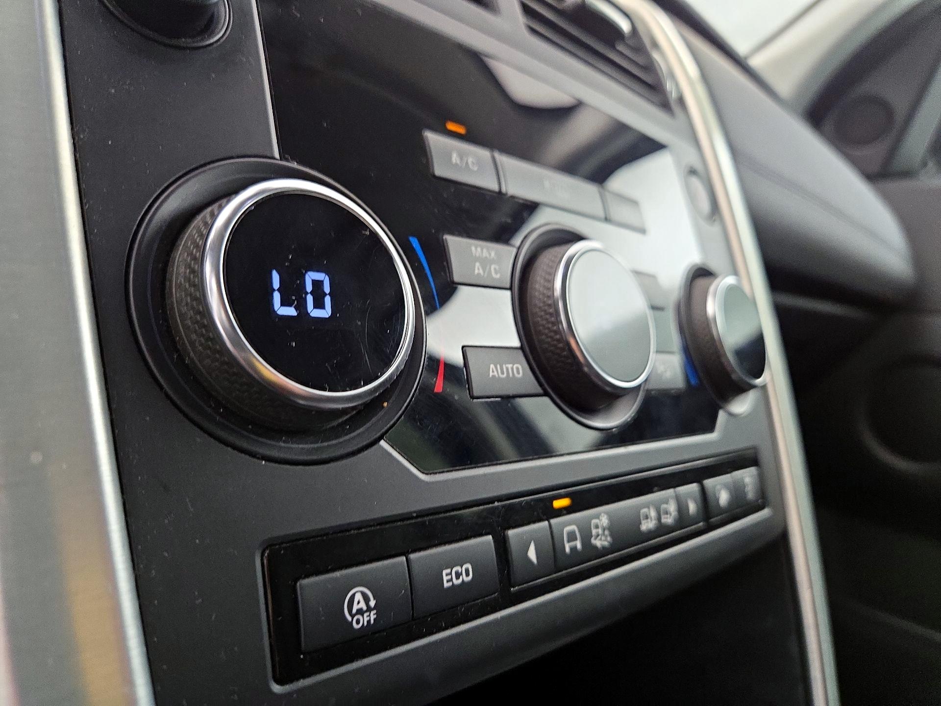 Thumbnail: 2019 Land Rover Discovery Sport - 17