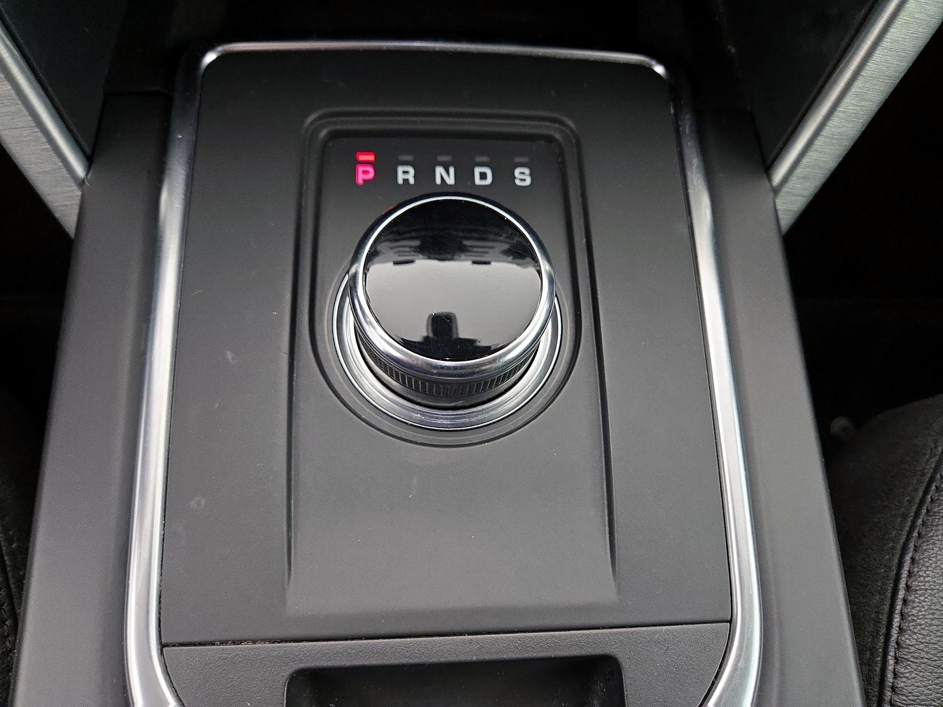 Thumbnail: 2019 Land Rover Discovery Sport - 18