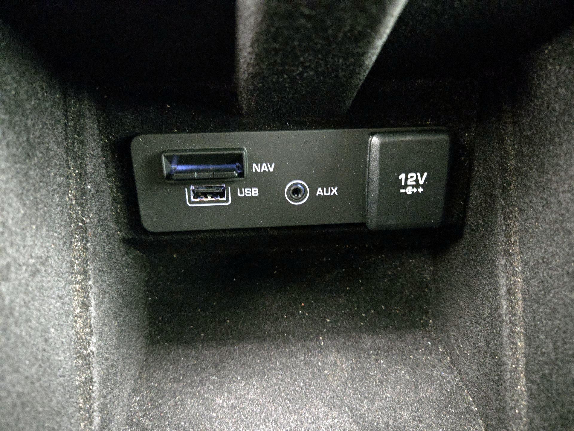 Thumbnail: 2019 Land Rover Discovery Sport - 19