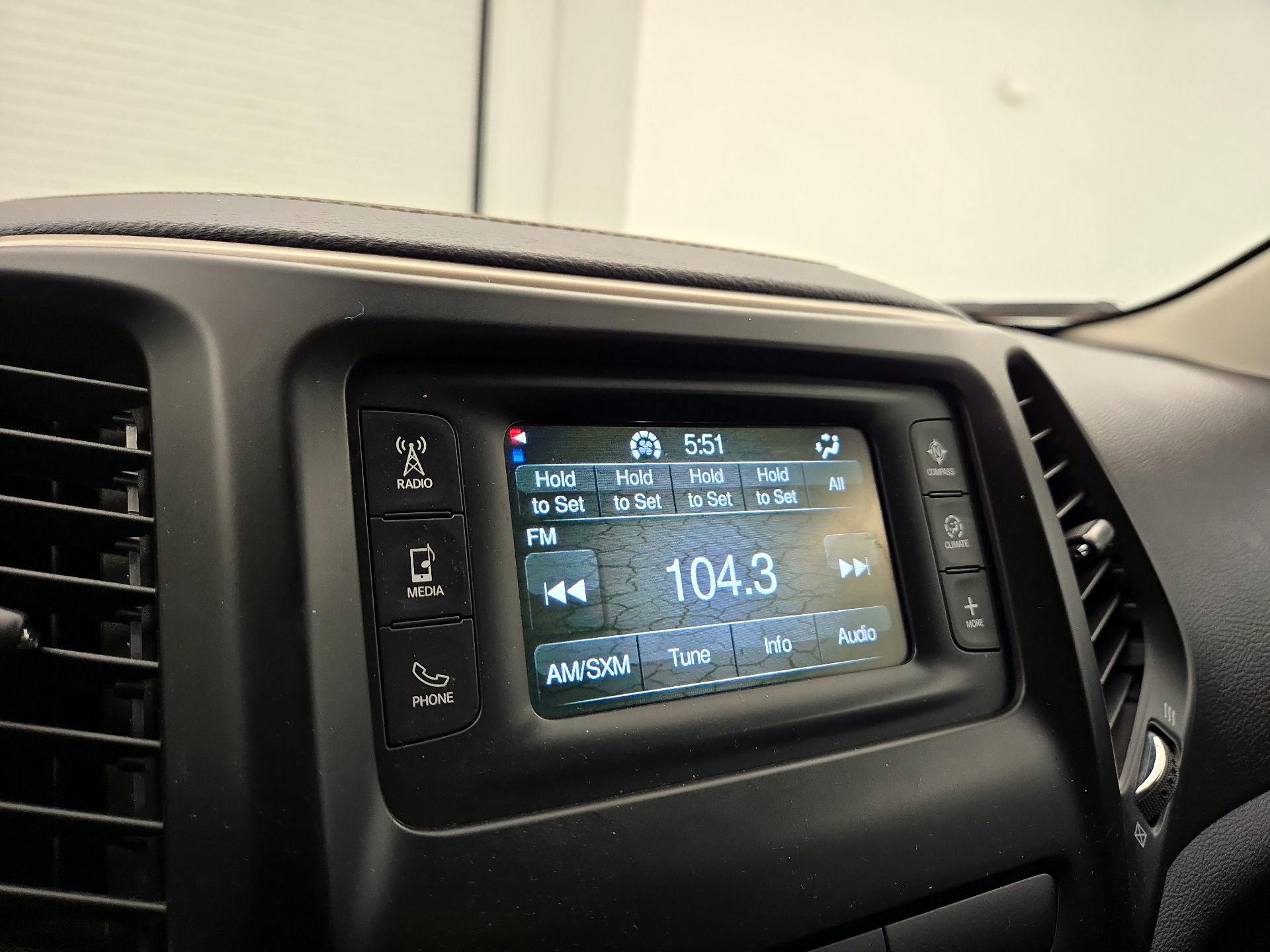 Thumbnail: 2018 Jeep Cherokee - 15