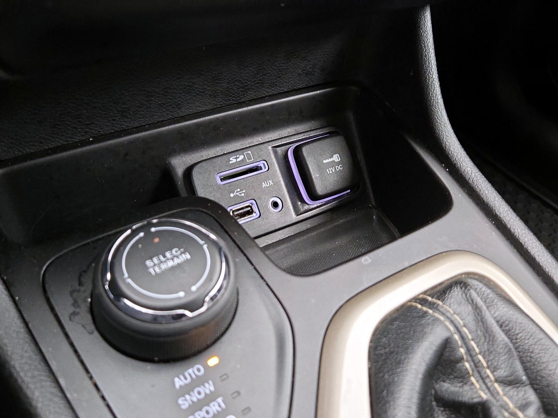 Thumbnail: 2018 Jeep Cherokee - 18