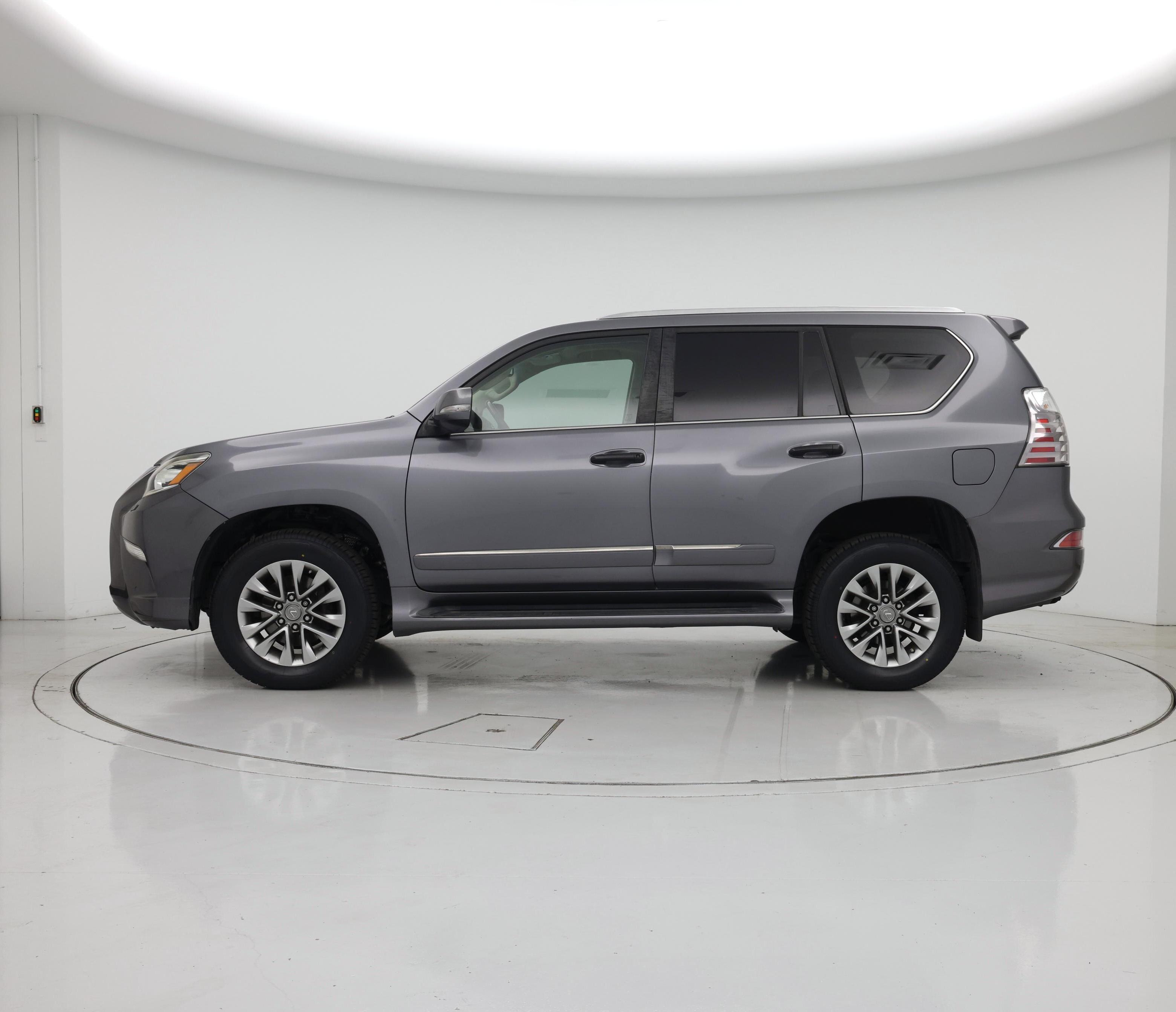 Thumbnail: 2016 Lexus GX - 3