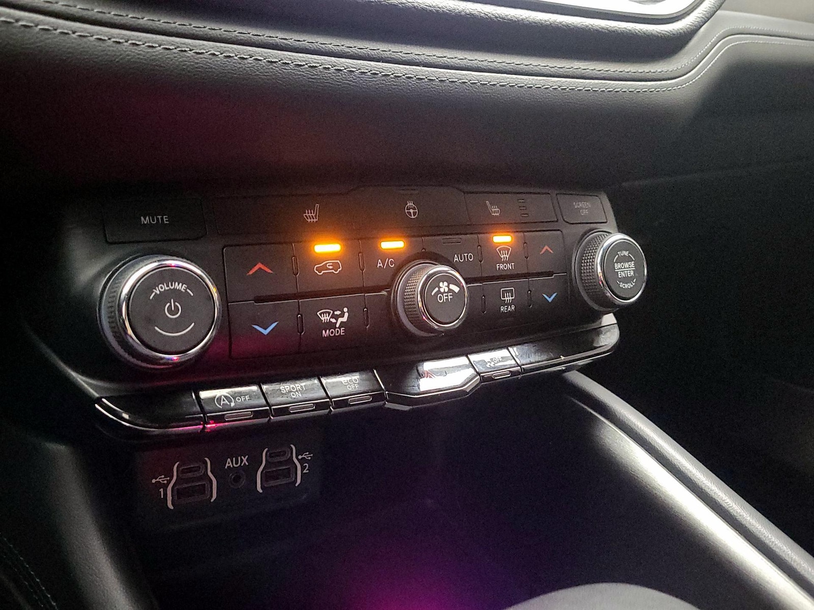 2024 Dodge Durango SXT - Photo 17