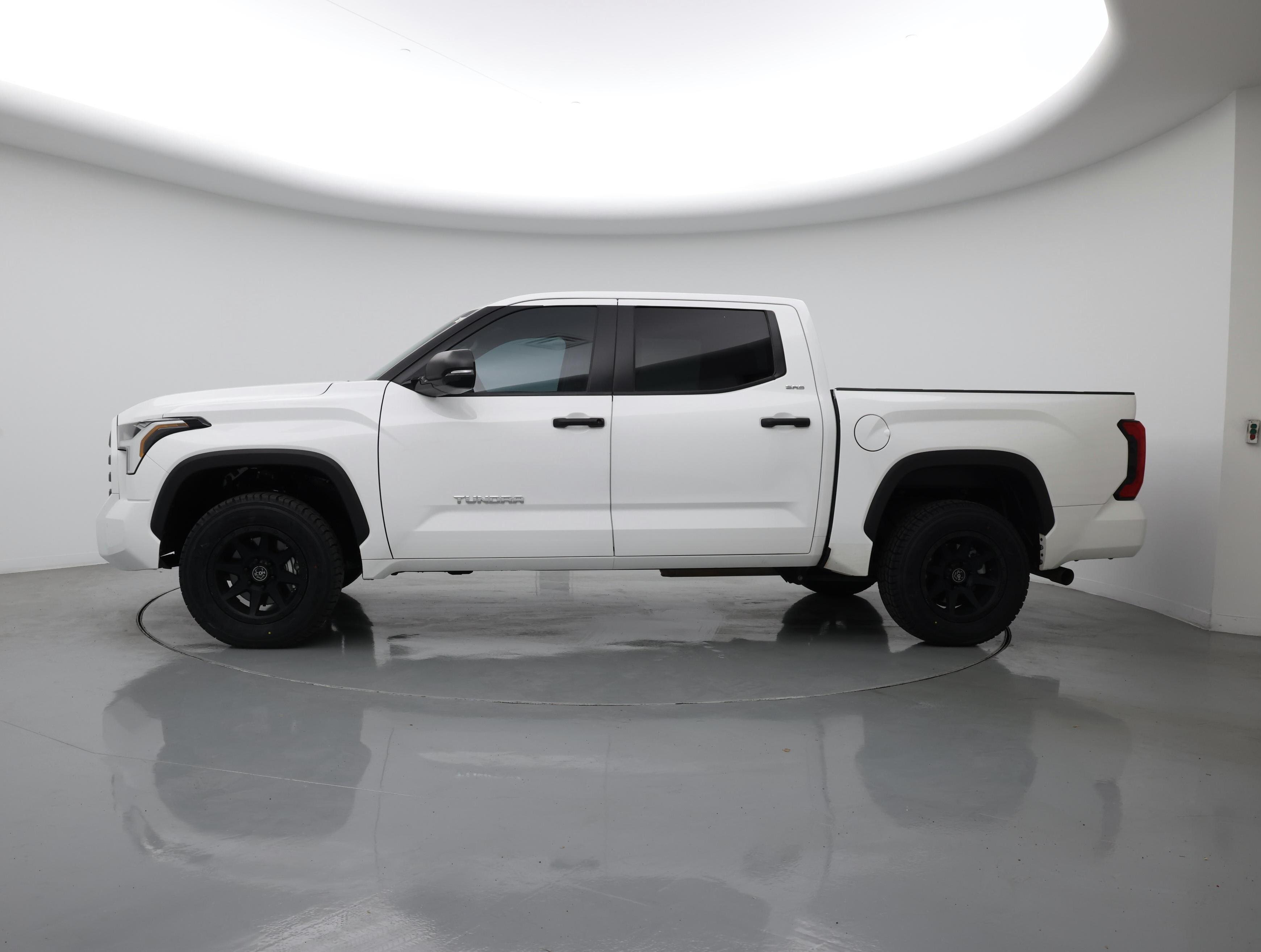 Thumbnail: 2024 Toyota Tundra - 3