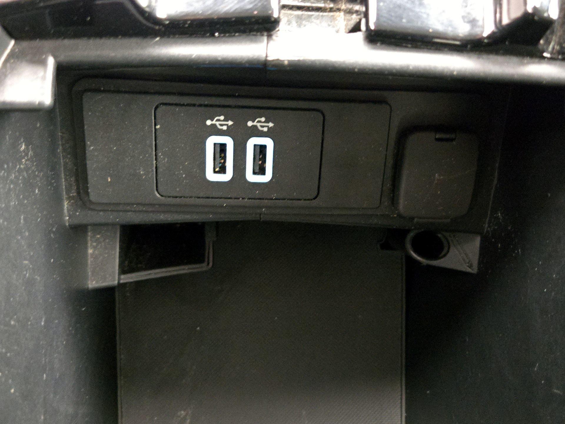 Thumbnail: 2014 Ford Fusion - 17