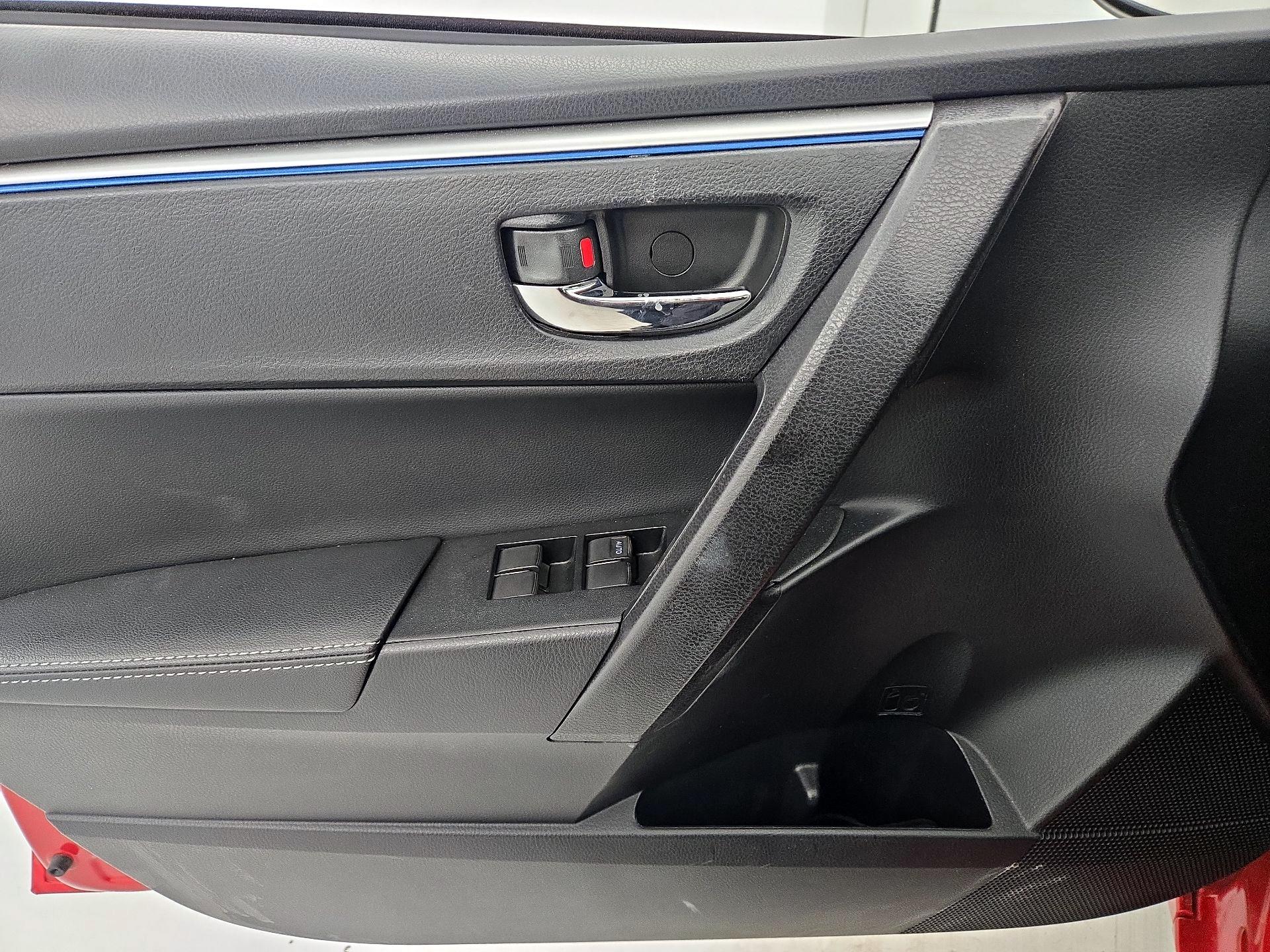 Thumbnail: 2015 Toyota Corolla - 12