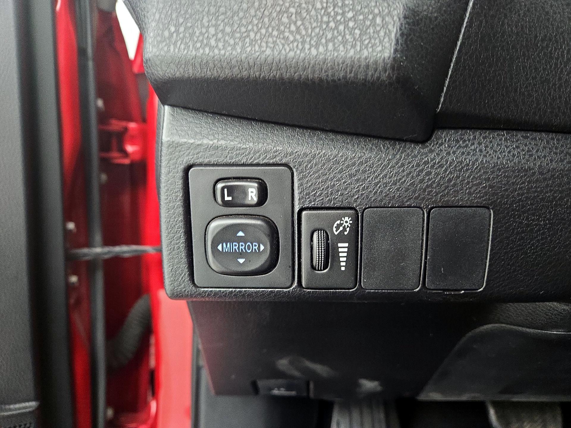 Thumbnail: 2015 Toyota Corolla - 13