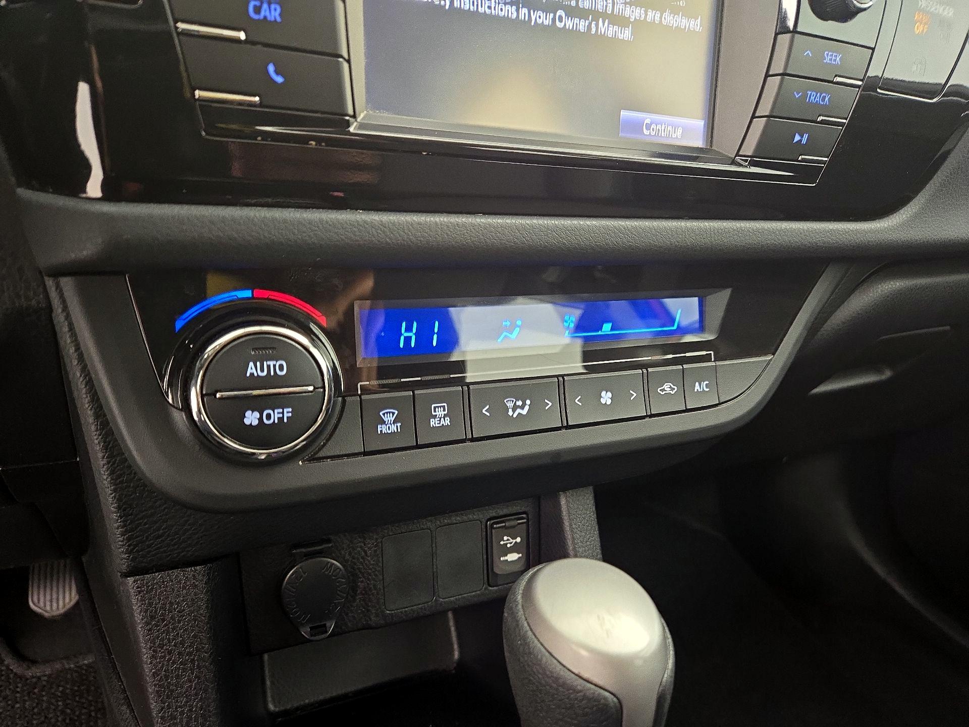 Thumbnail: 2015 Toyota Corolla - 16