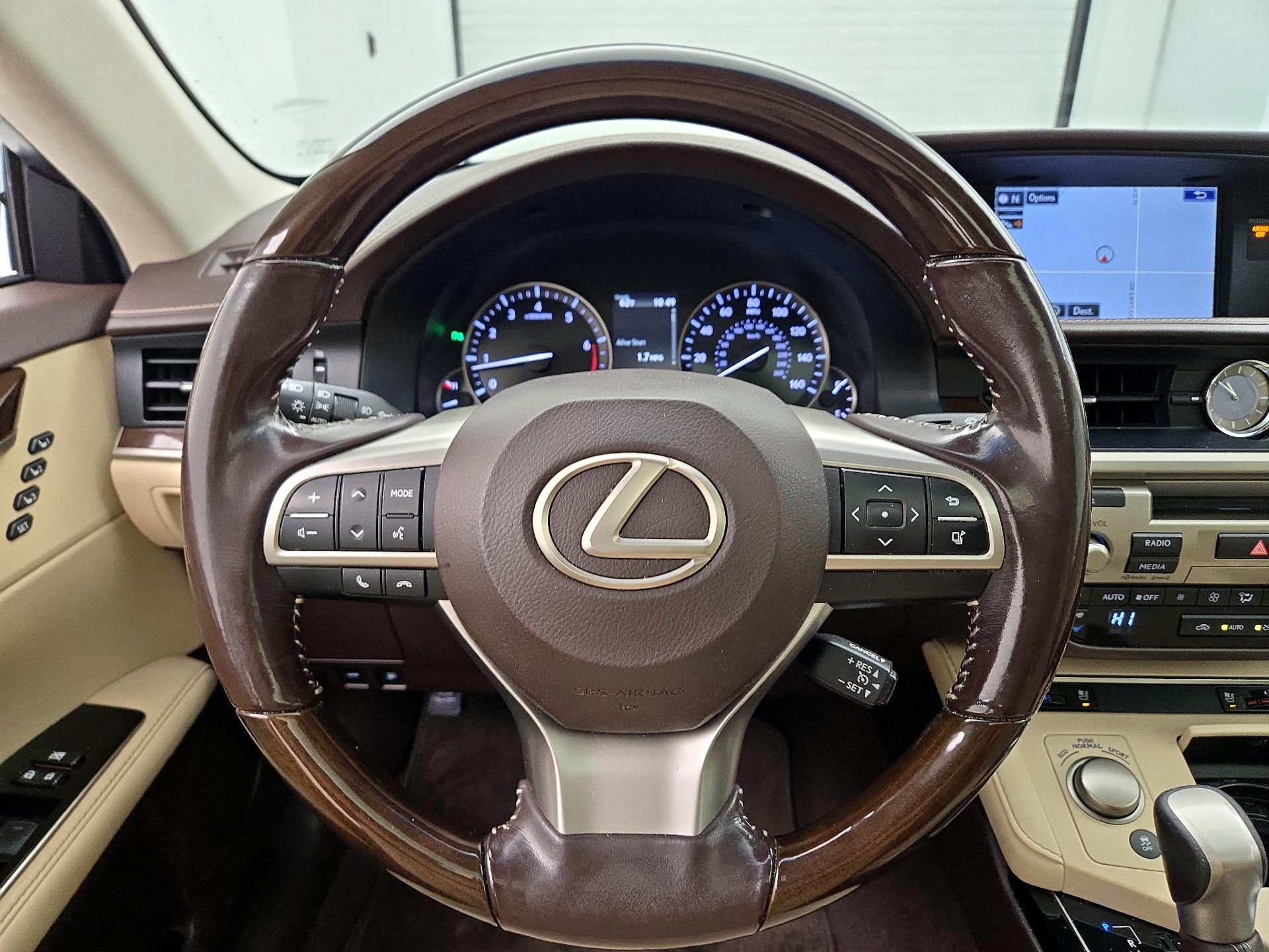 Thumbnail: 2016 Lexus ES - 10