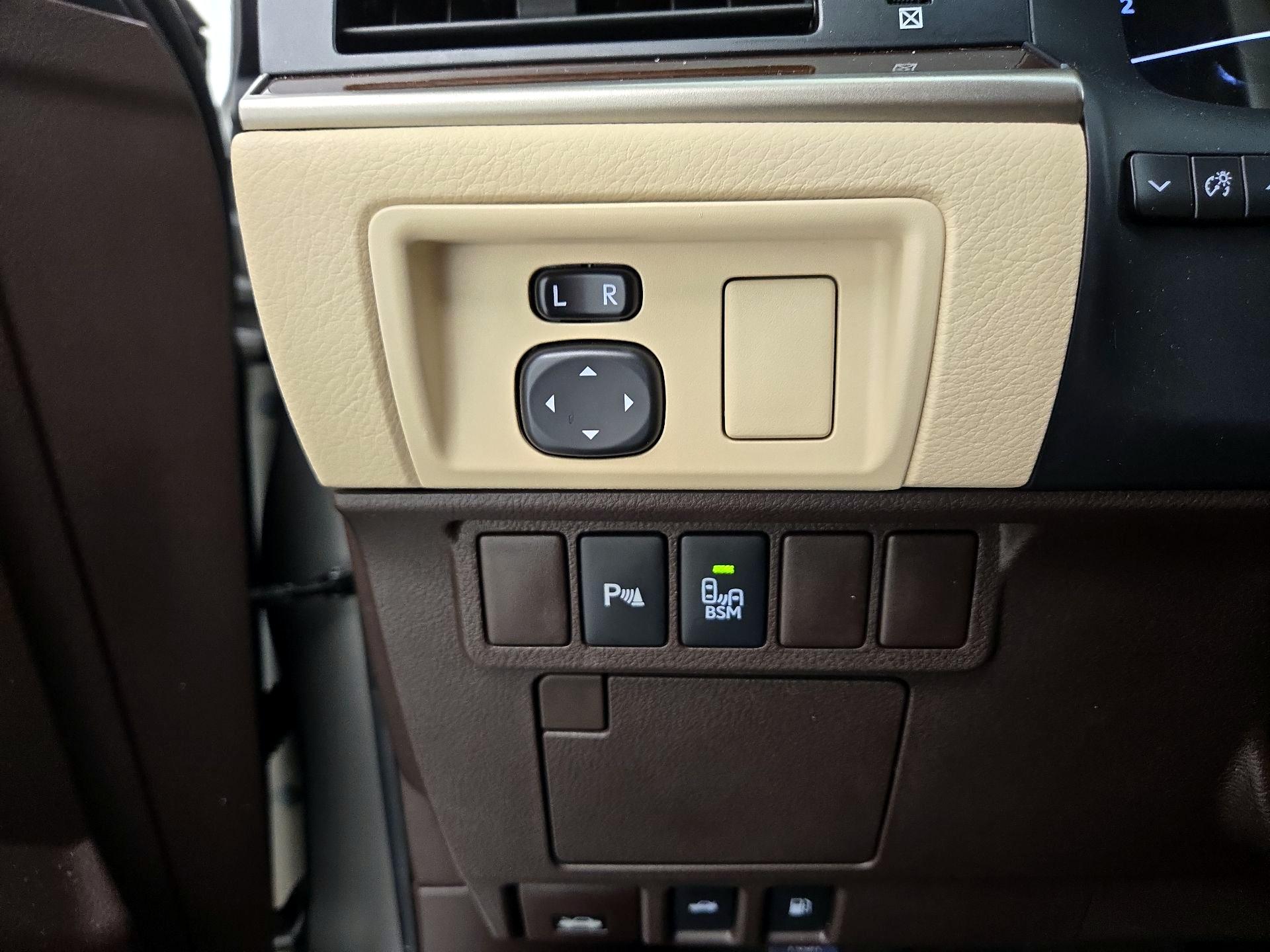 Thumbnail: 2016 Lexus ES - 13