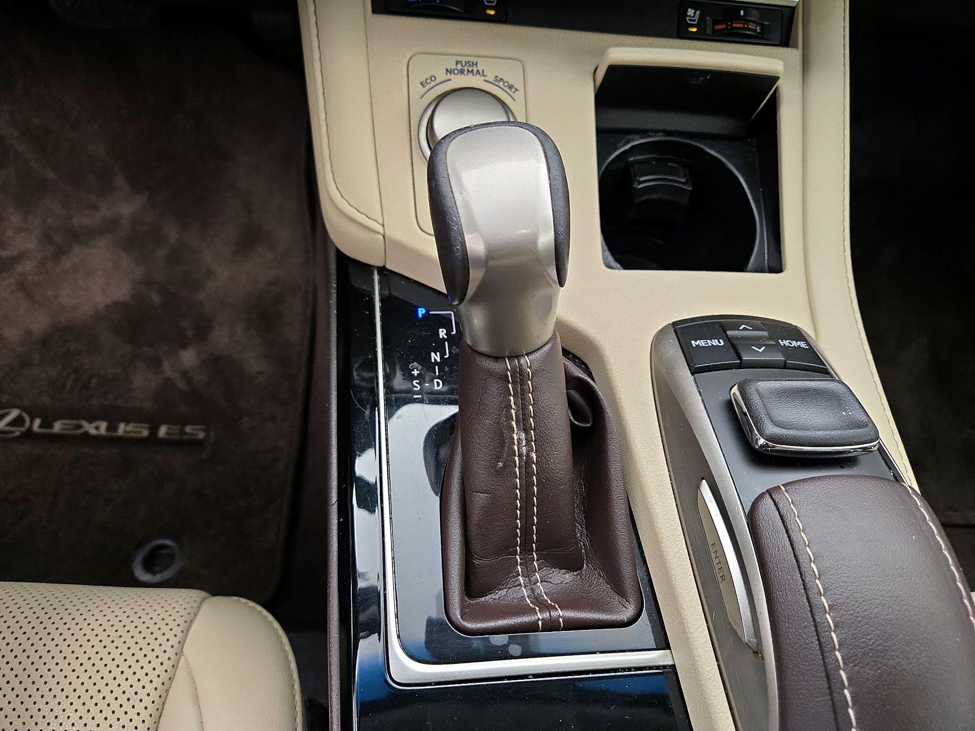 Thumbnail: 2016 Lexus ES - 18