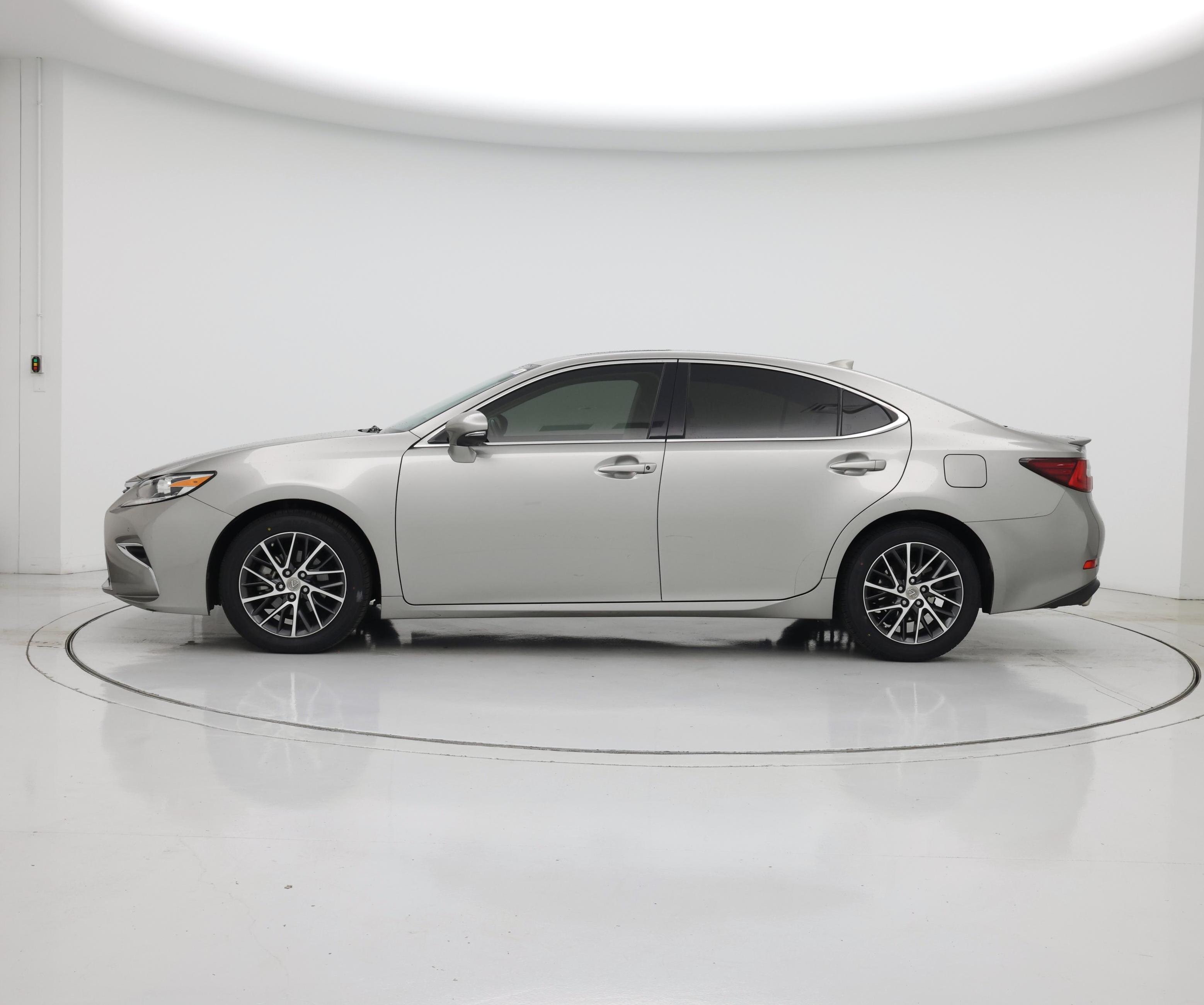 Thumbnail: 2016 Lexus ES - 3