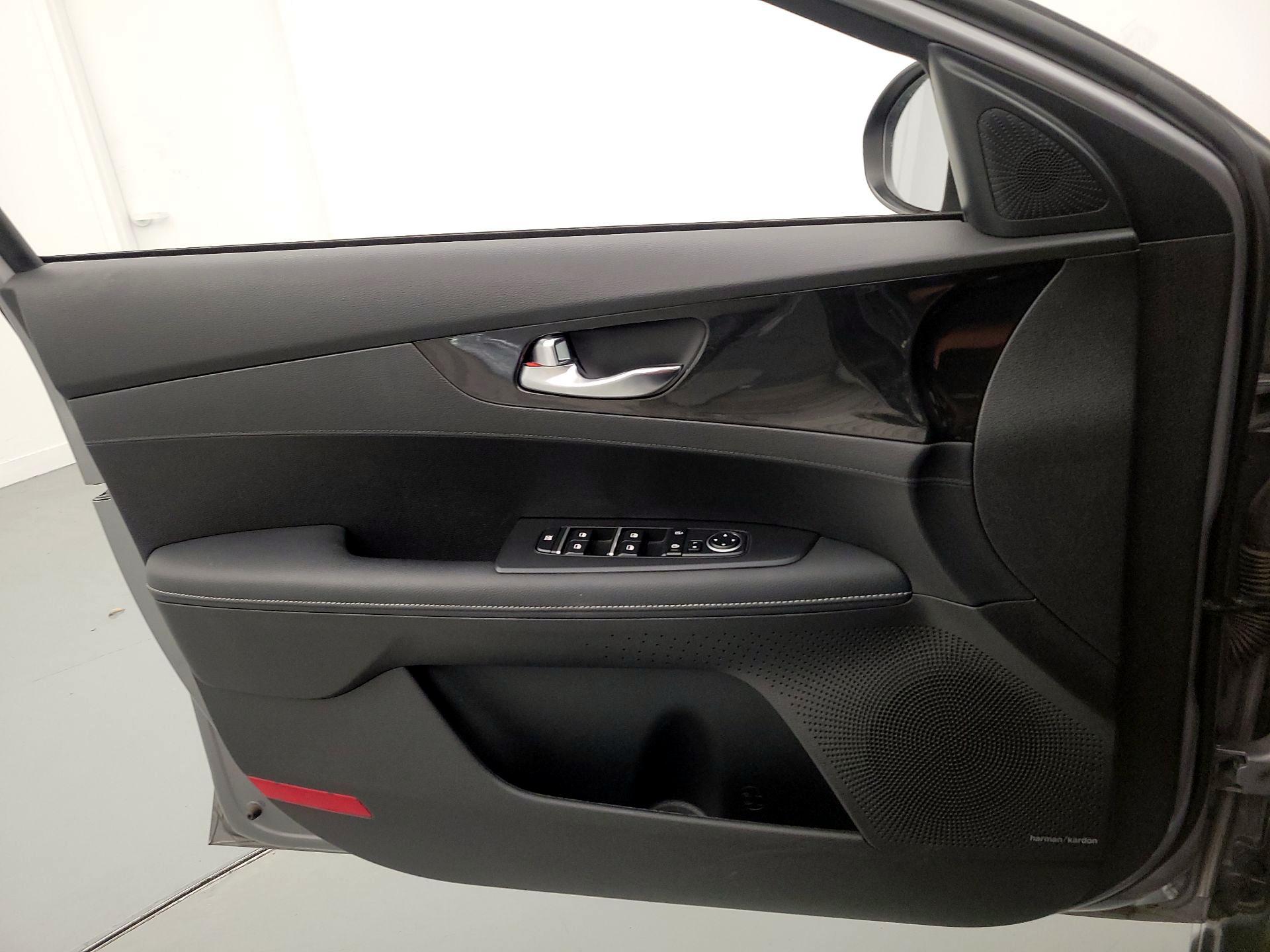 Thumbnail: 2023 Kia Forte - 12