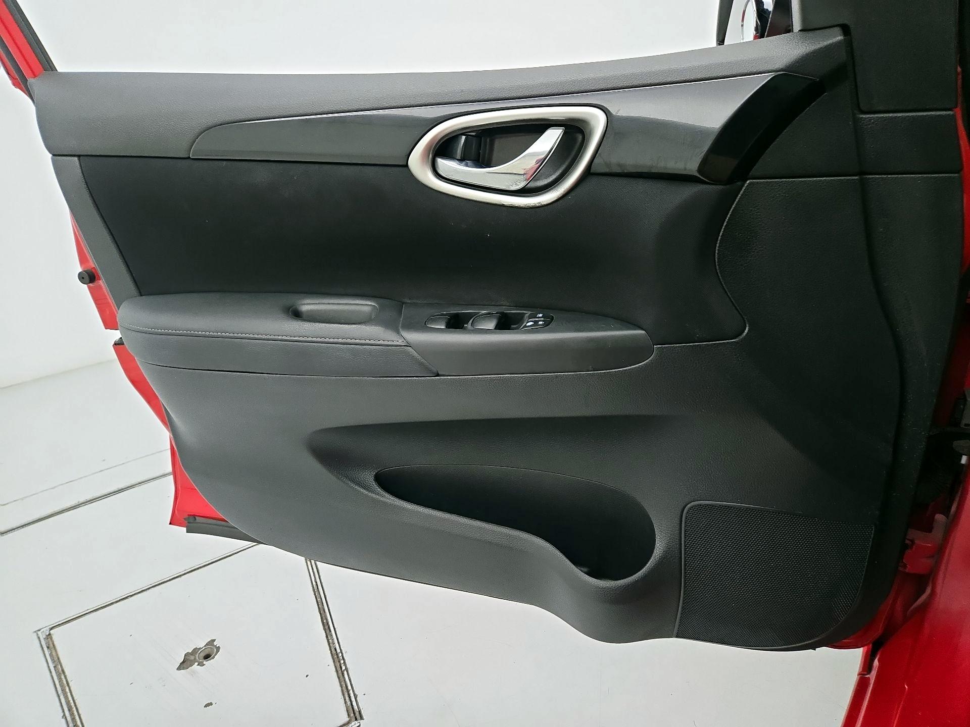 Thumbnail: 2016 Nissan Sentra - 12