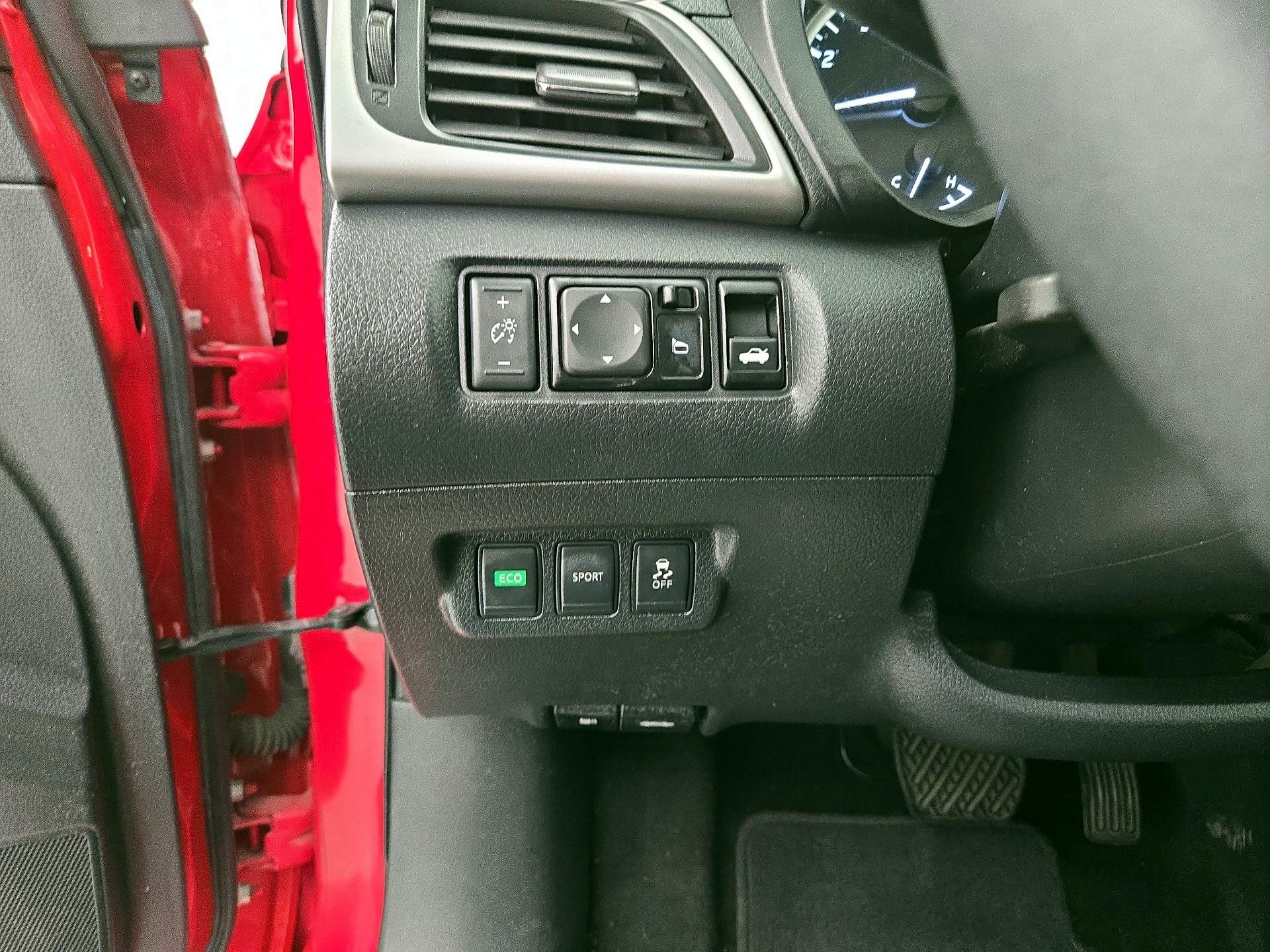 Thumbnail: 2016 Nissan Sentra - 13