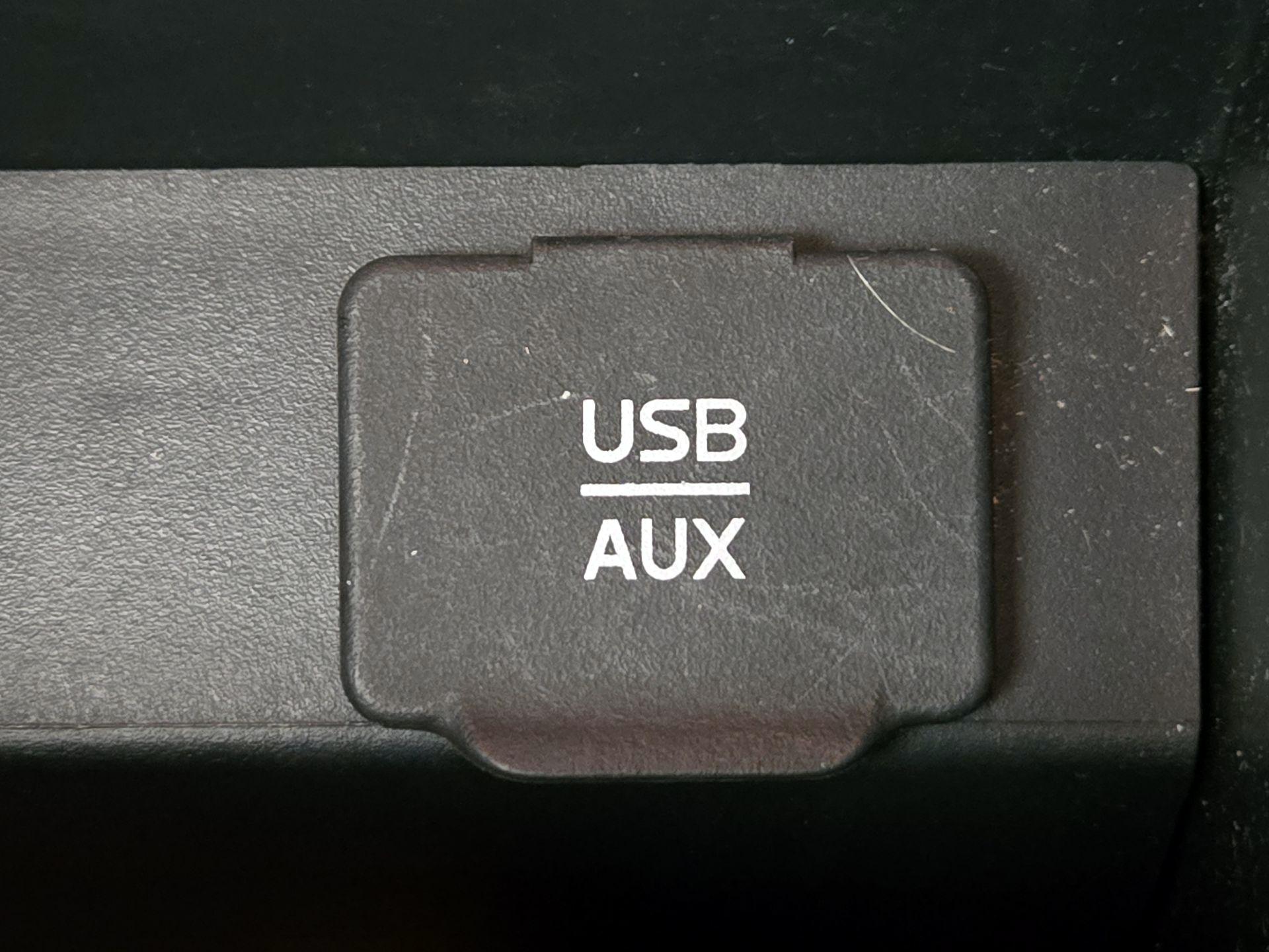 Thumbnail: 2016 Nissan Sentra - 18