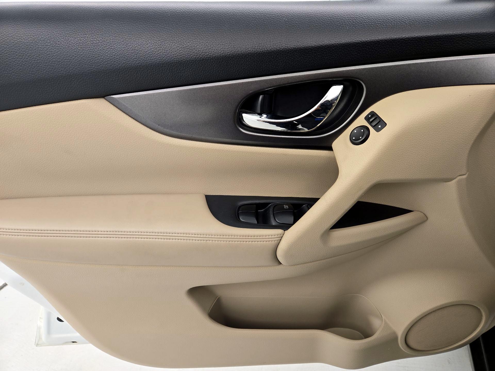 Thumbnail: 2015 Nissan Rogue - 12