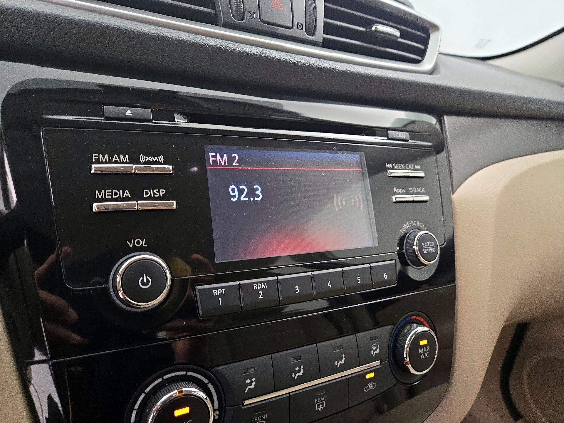 Thumbnail: 2015 Nissan Rogue - 15