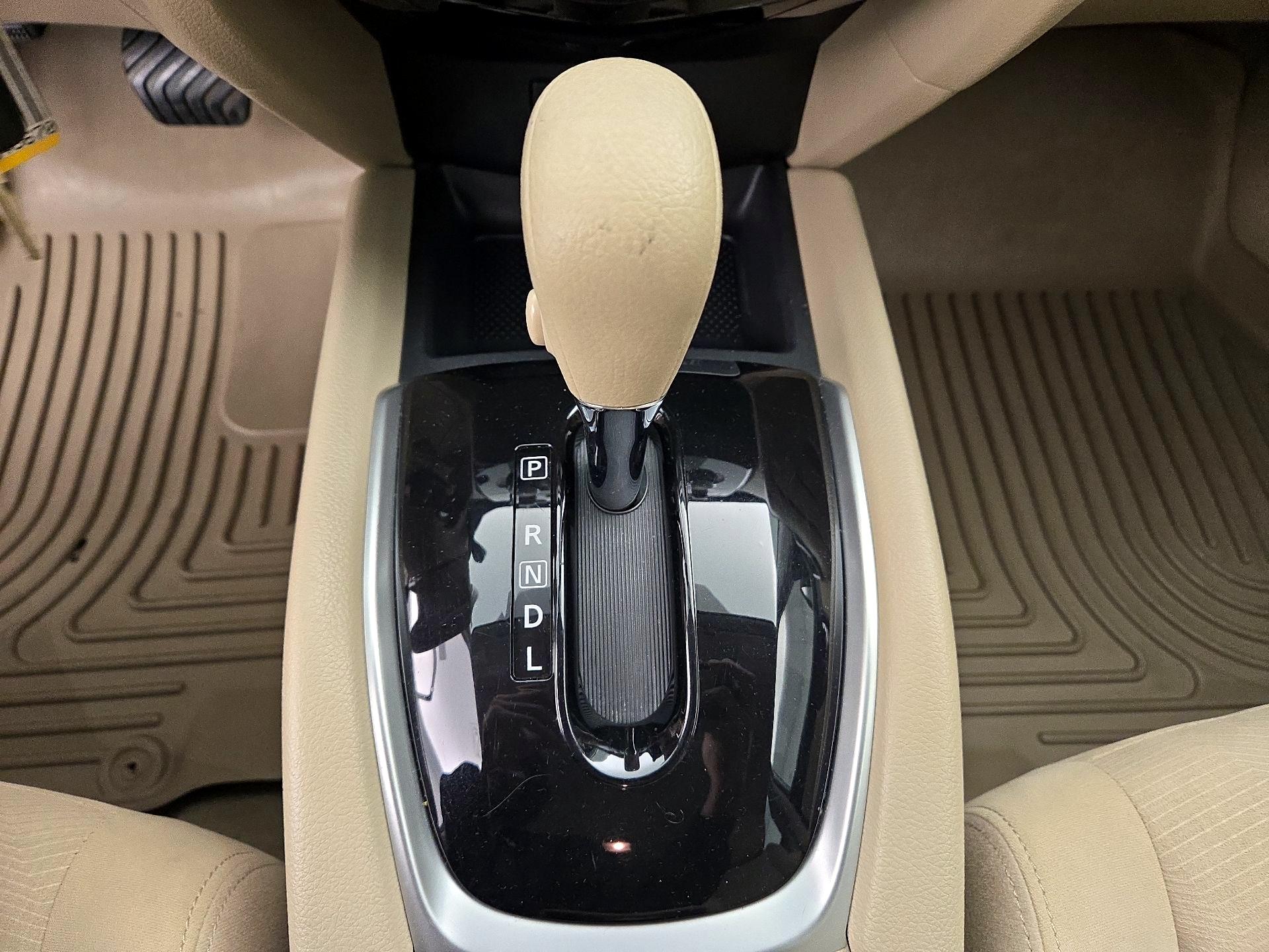 Thumbnail: 2015 Nissan Rogue - 17