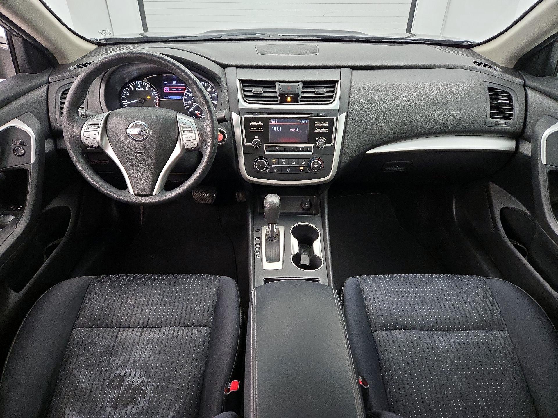 Thumbnail: 2016 Nissan Altima - 9