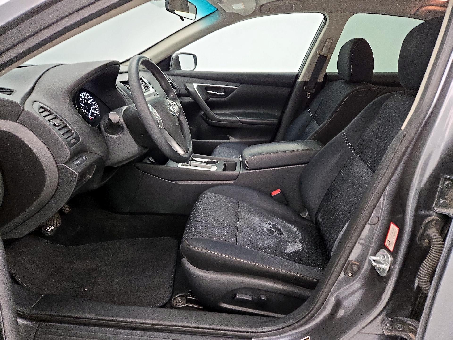 Thumbnail: 2016 Nissan Altima - 11