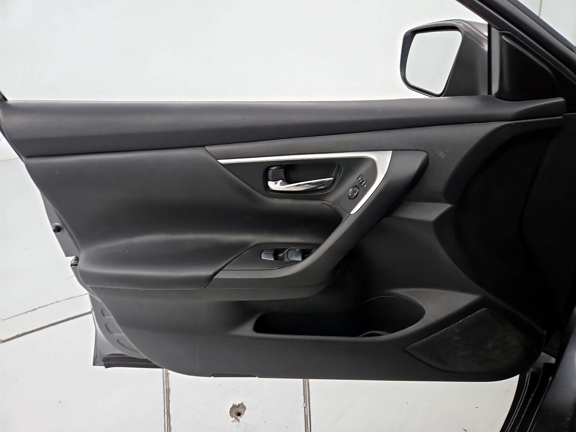 Thumbnail: 2016 Nissan Altima - 12