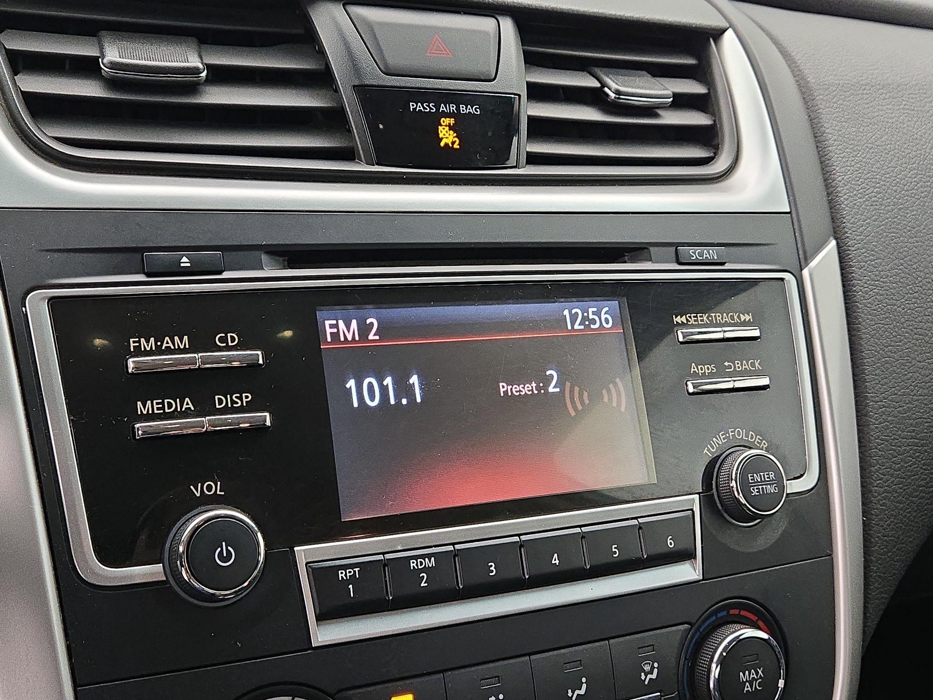 Thumbnail: 2016 Nissan Altima - 15