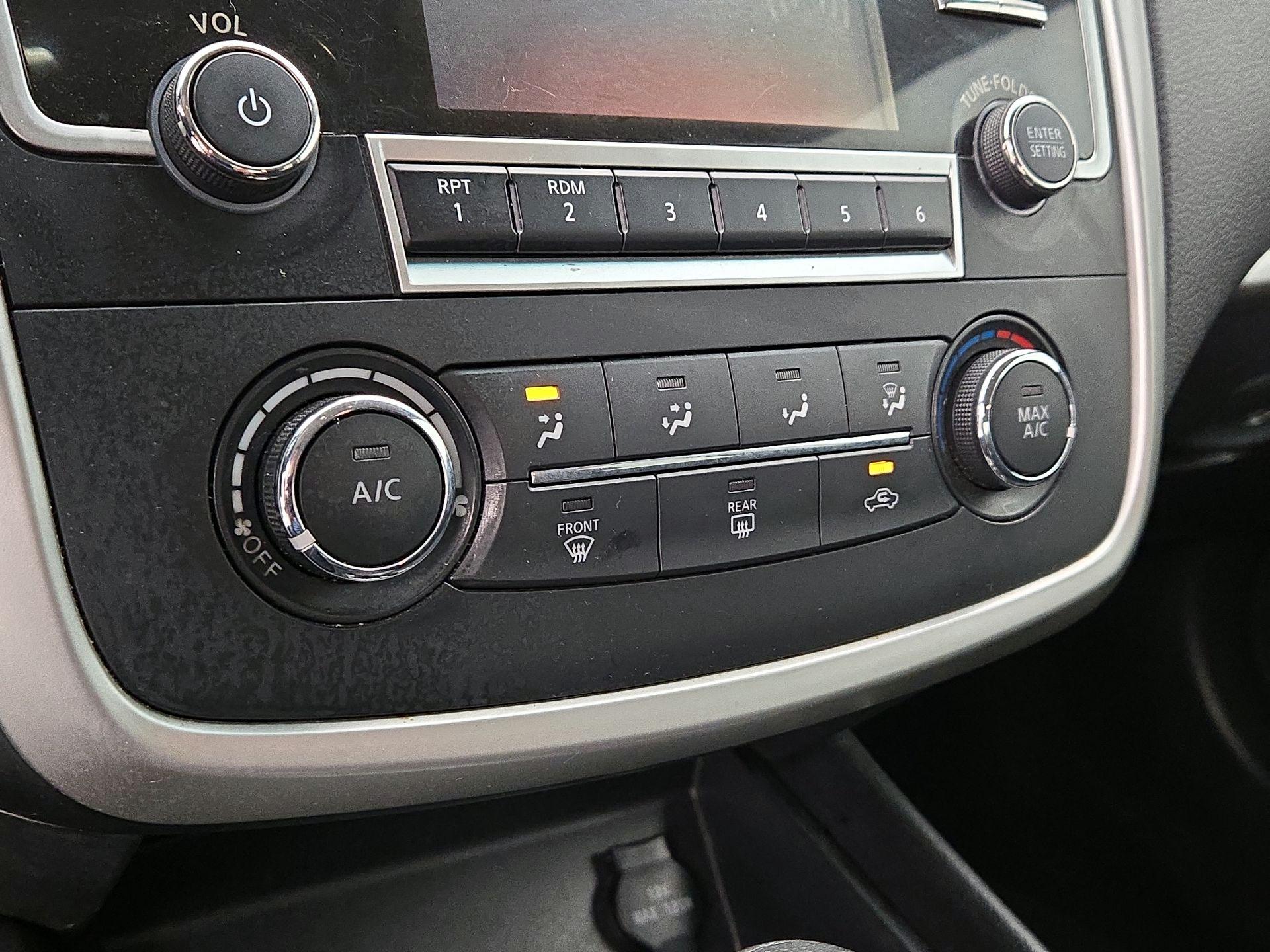 Thumbnail: 2016 Nissan Altima - 16