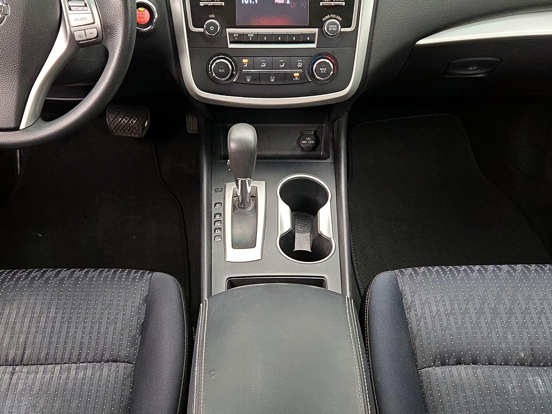 Thumbnail: 2016 Nissan Altima - 17