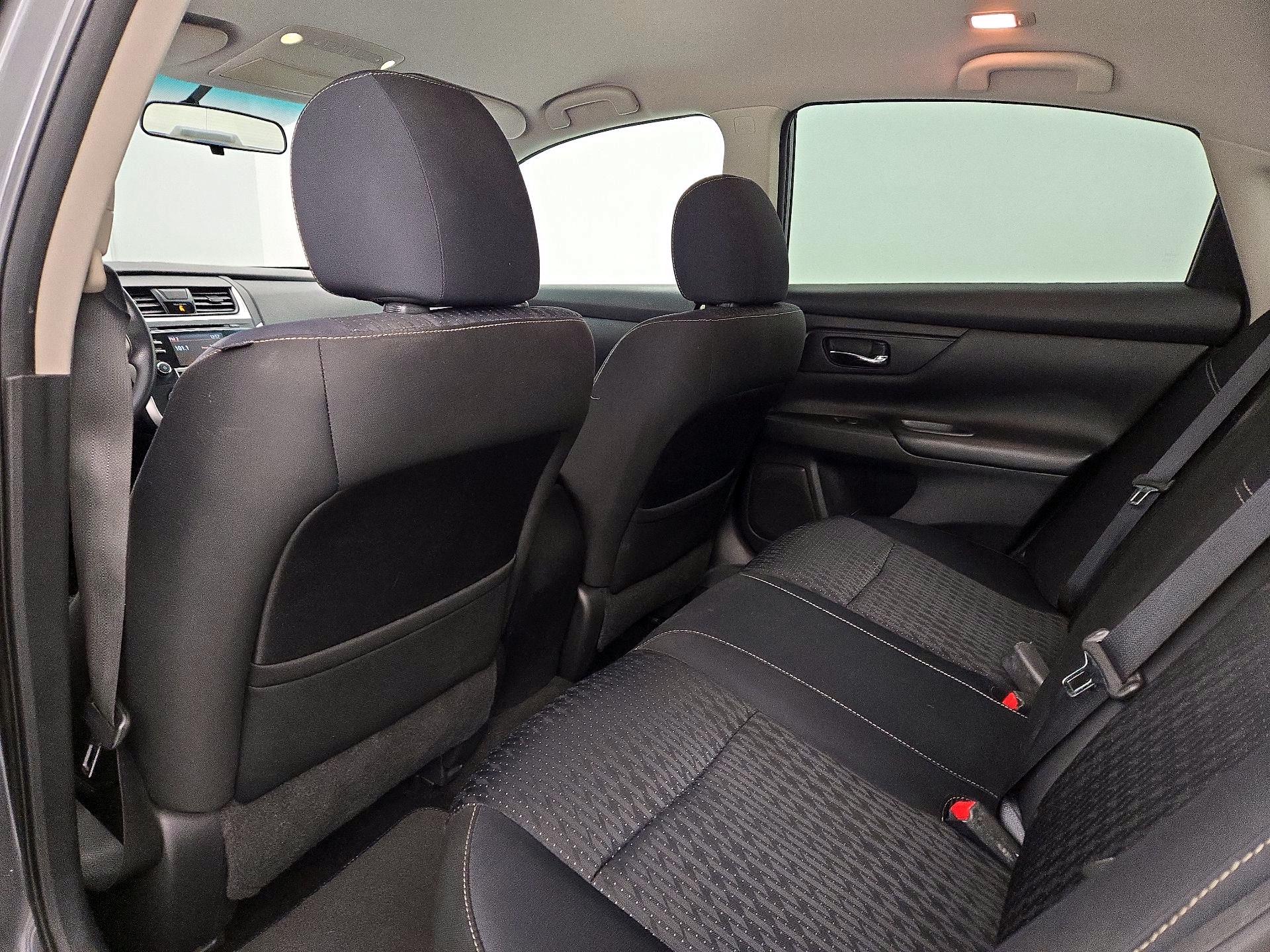 Thumbnail: 2016 Nissan Altima - 19