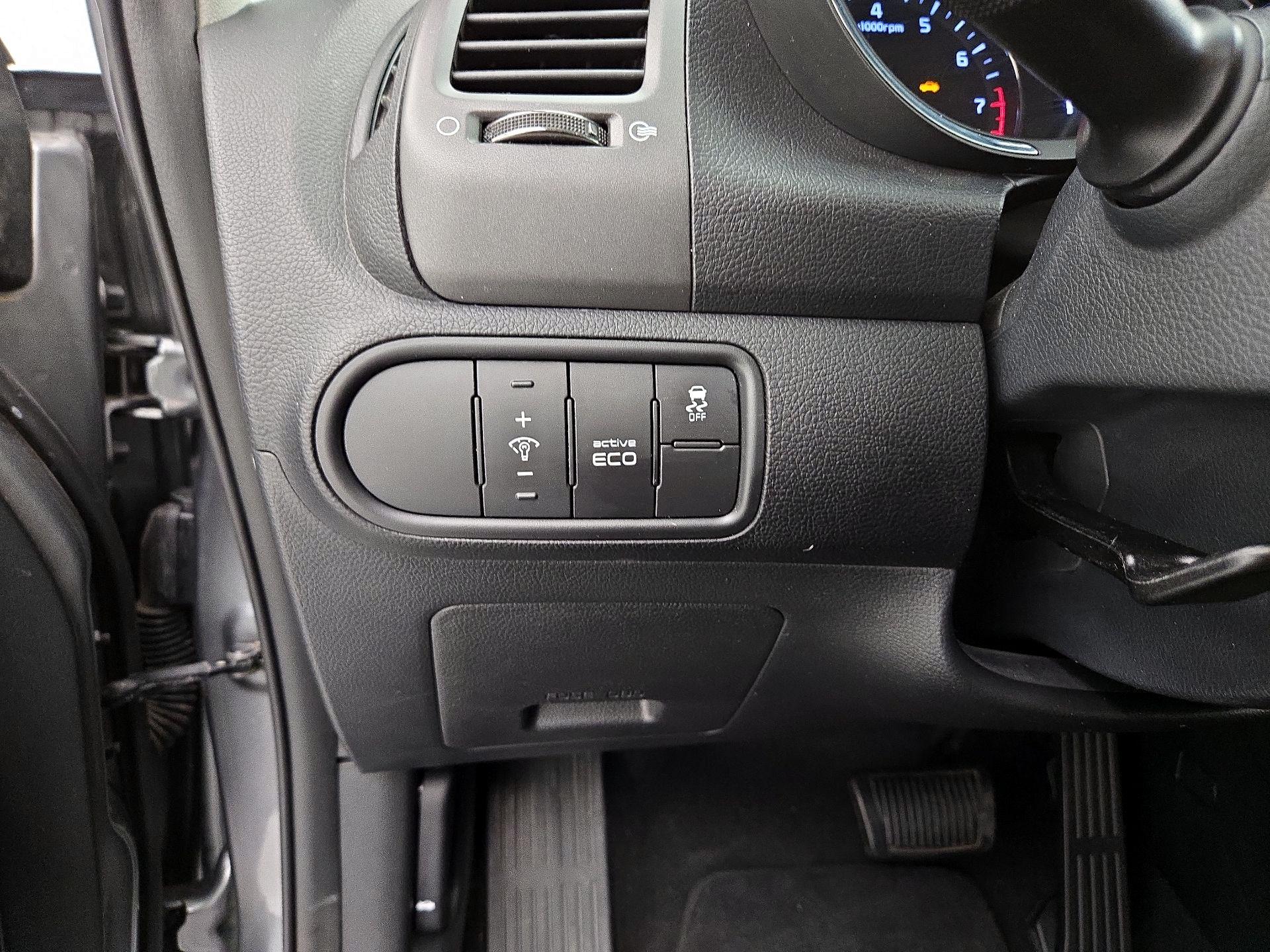 Thumbnail: 2016 Kia Forte - 13