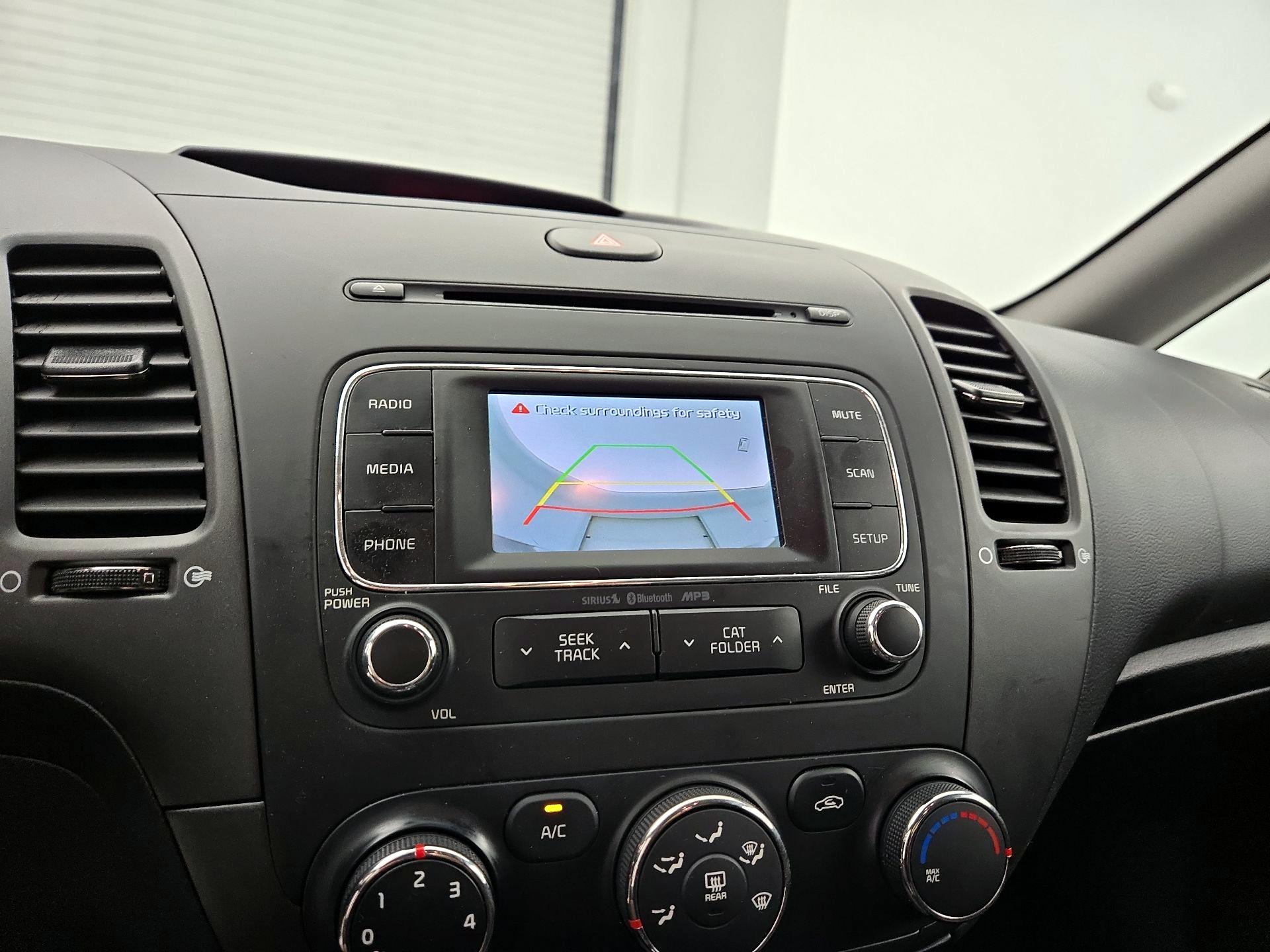 Thumbnail: 2016 Kia Forte - 14