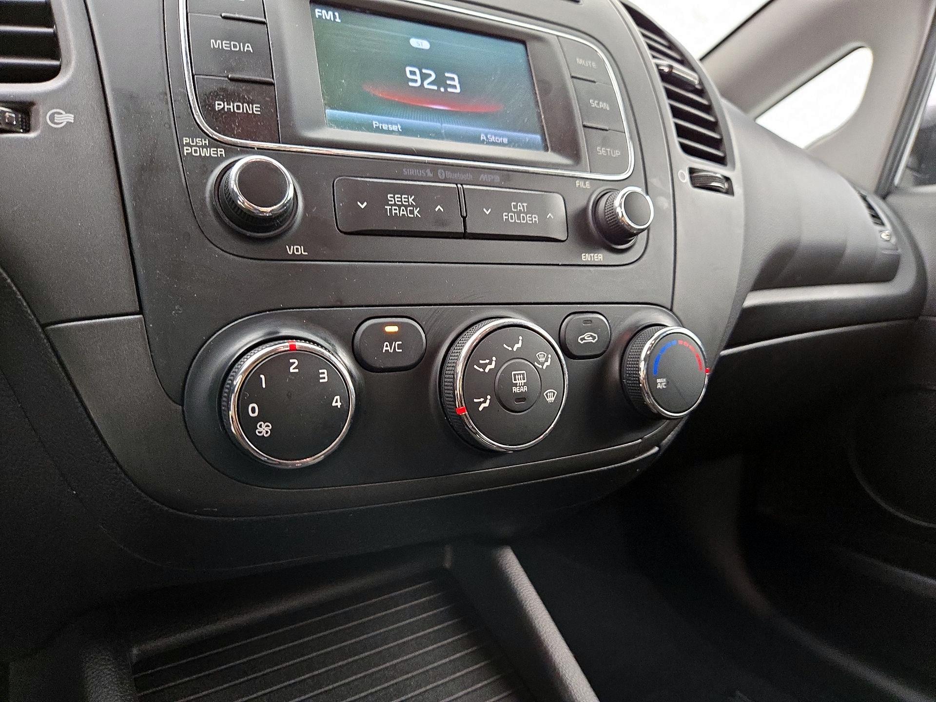 Thumbnail: 2016 Kia Forte - 16