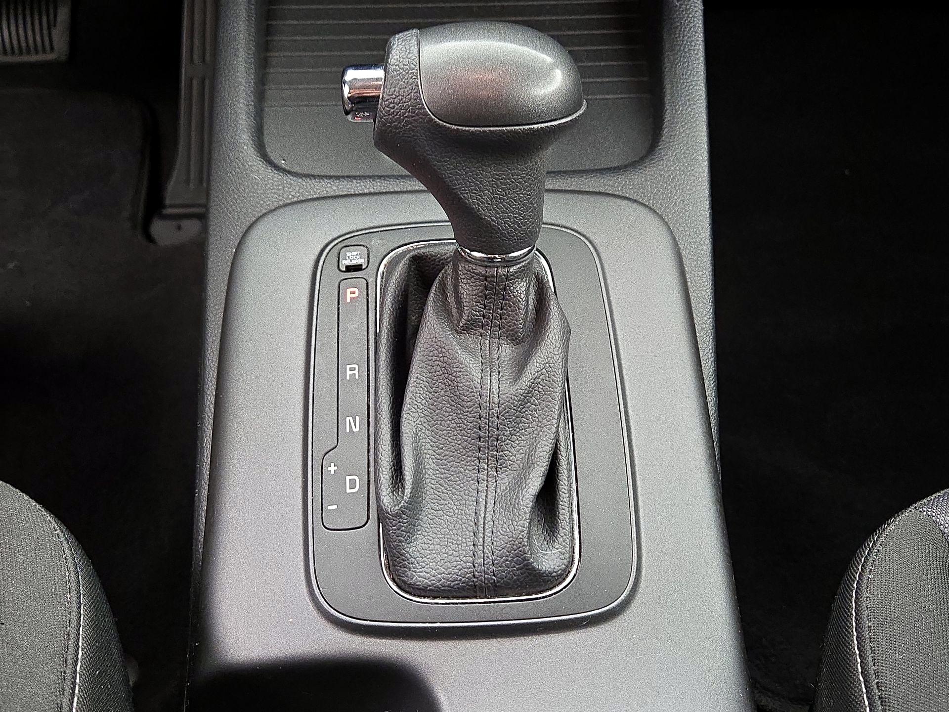 Thumbnail: 2016 Kia Forte - 17