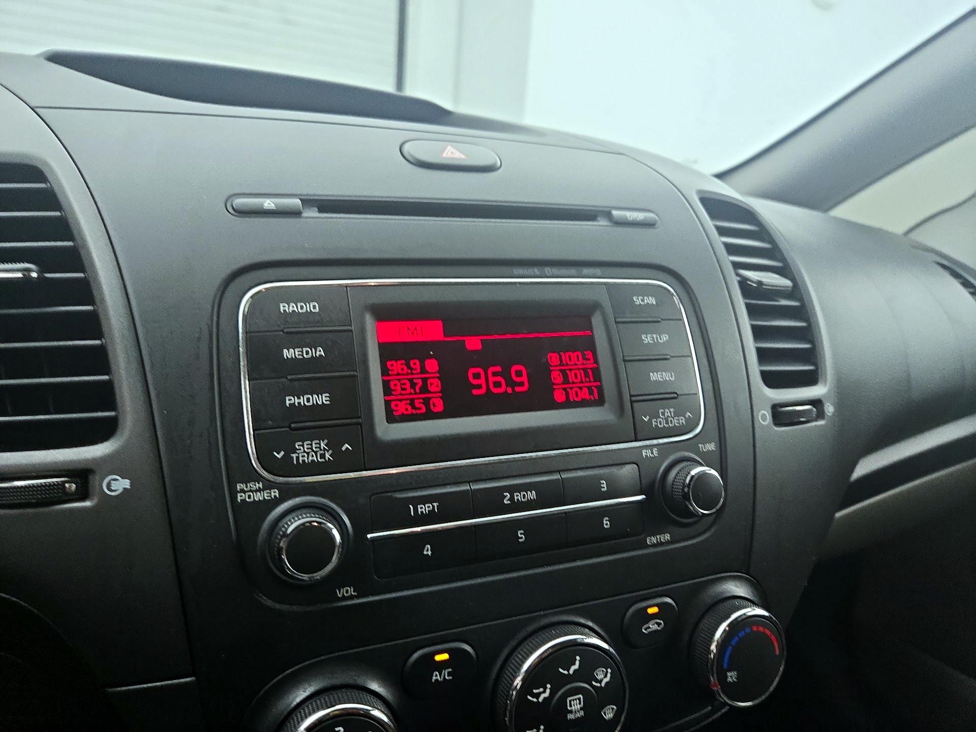 Thumbnail: 2016 Kia Forte - 14