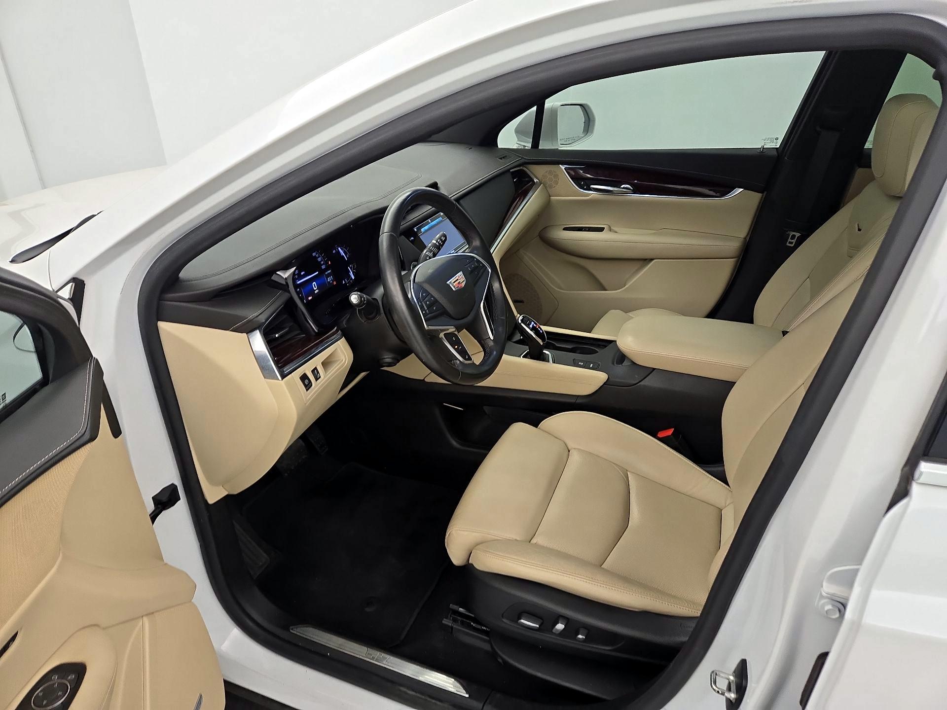 Thumbnail: 2017 Cadillac XT5 - 11