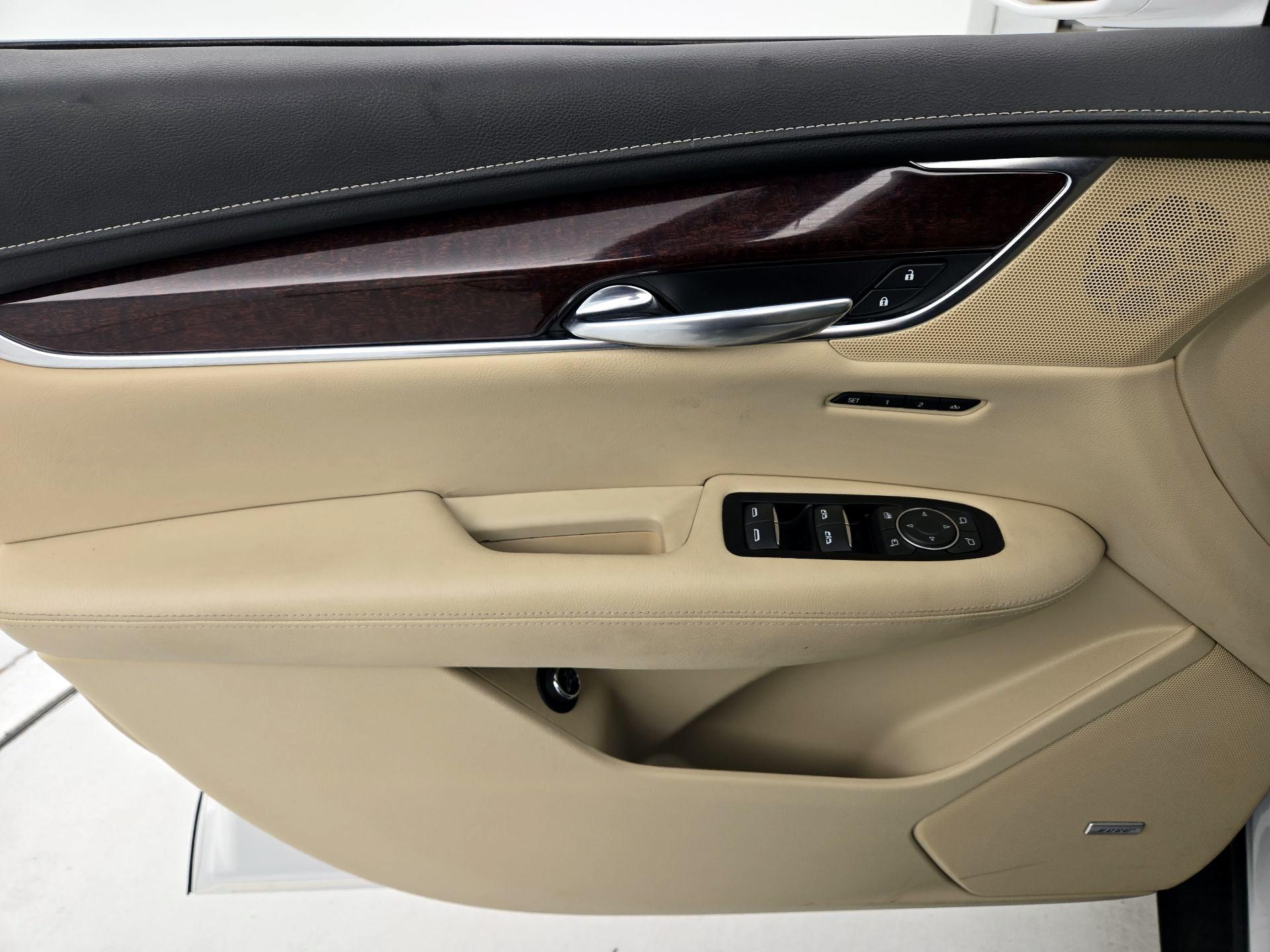 Thumbnail: 2017 Cadillac XT5 - 12