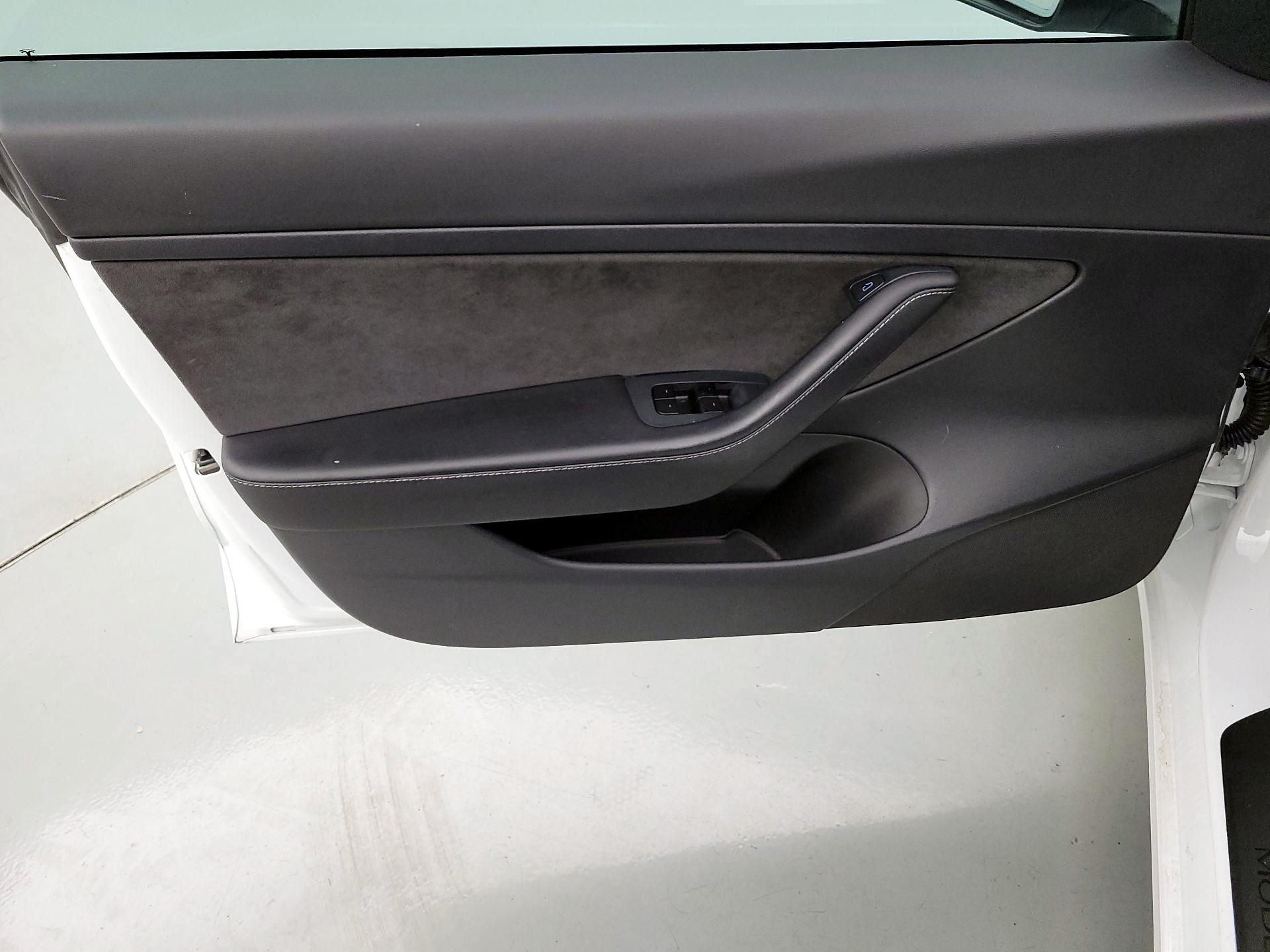 Thumbnail: 2021 Tesla Model 3 - 12