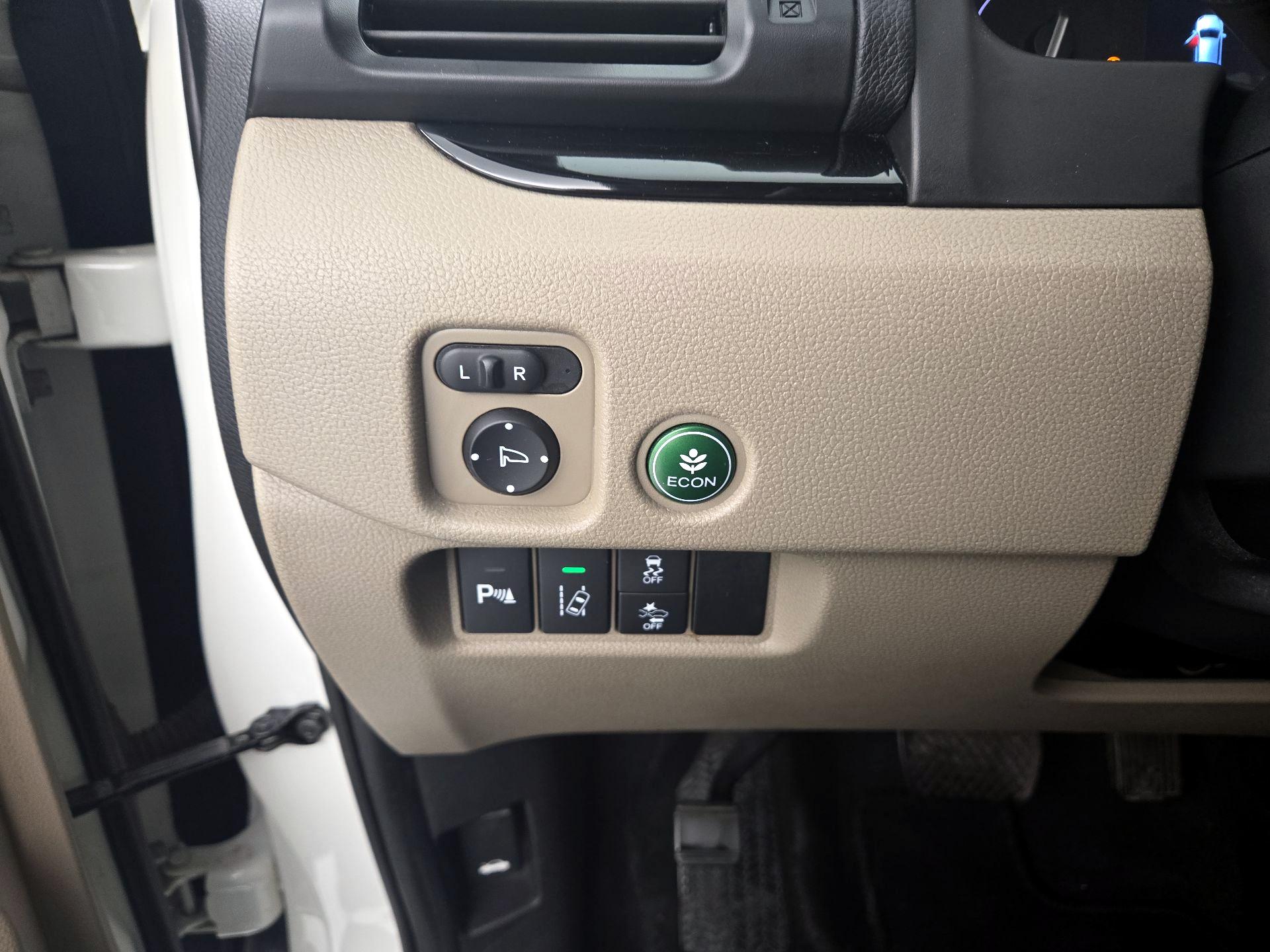 Thumbnail: 2018 Honda Pilot - 13