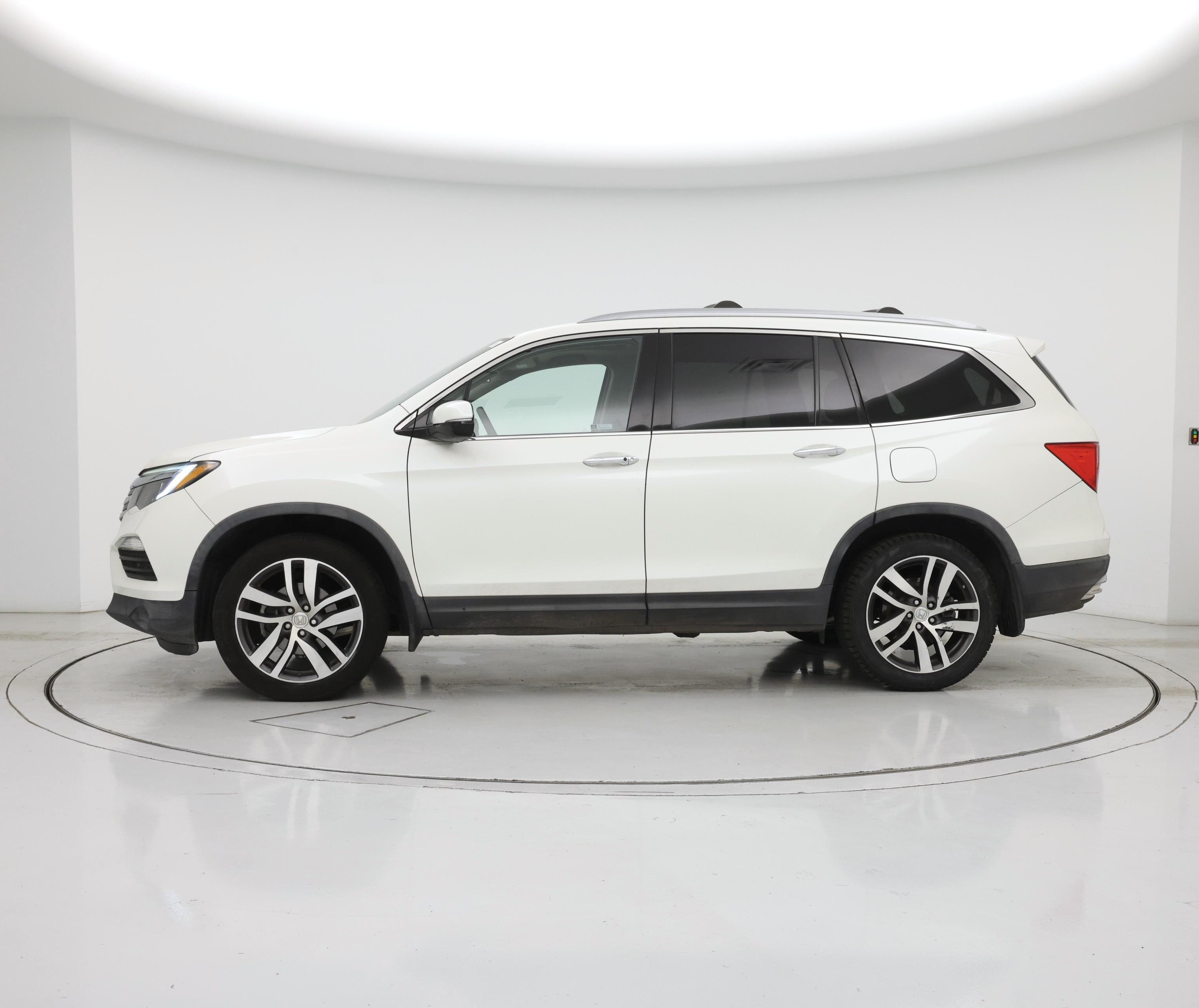 Thumbnail: 2018 Honda Pilot - 3