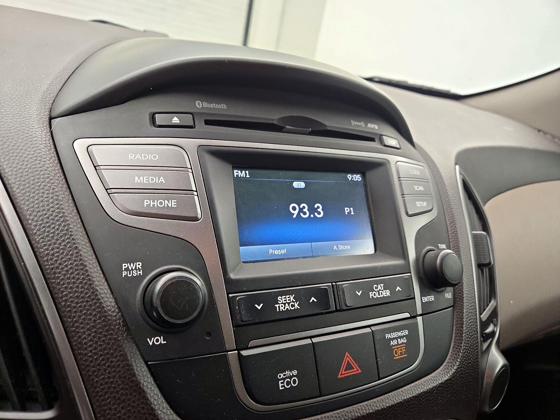 Thumbnail: 2015 Hyundai Tucson - 15