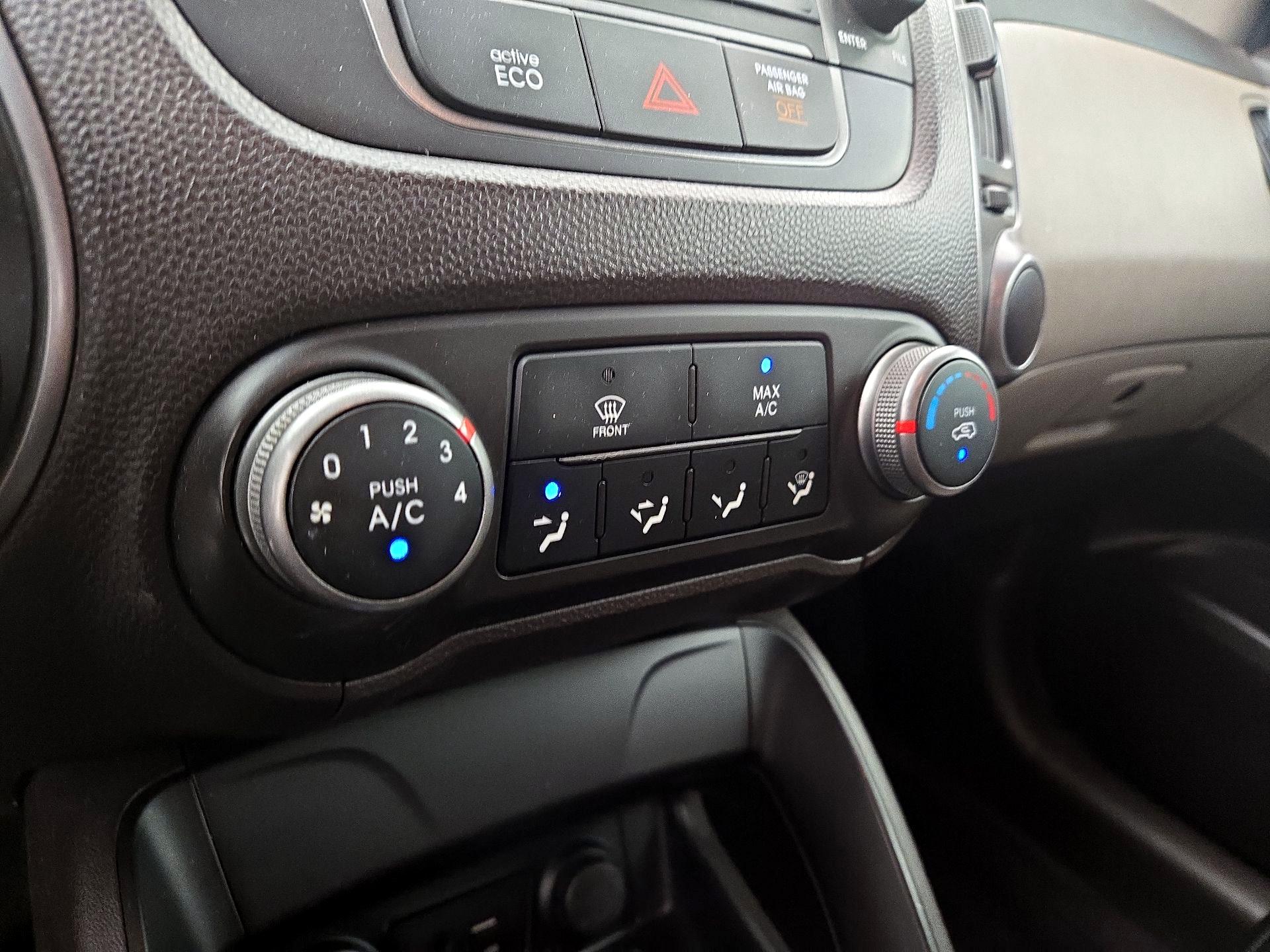 Thumbnail: 2015 Hyundai Tucson - 16