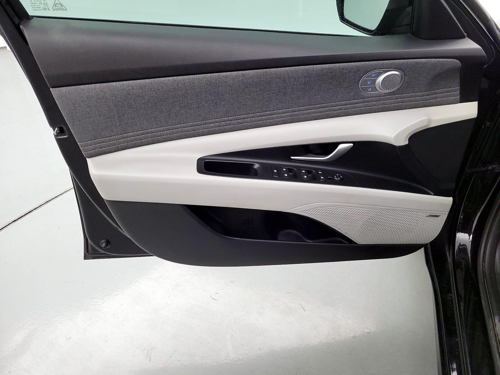 Thumbnail: 2022 Hyundai Elantra - 12