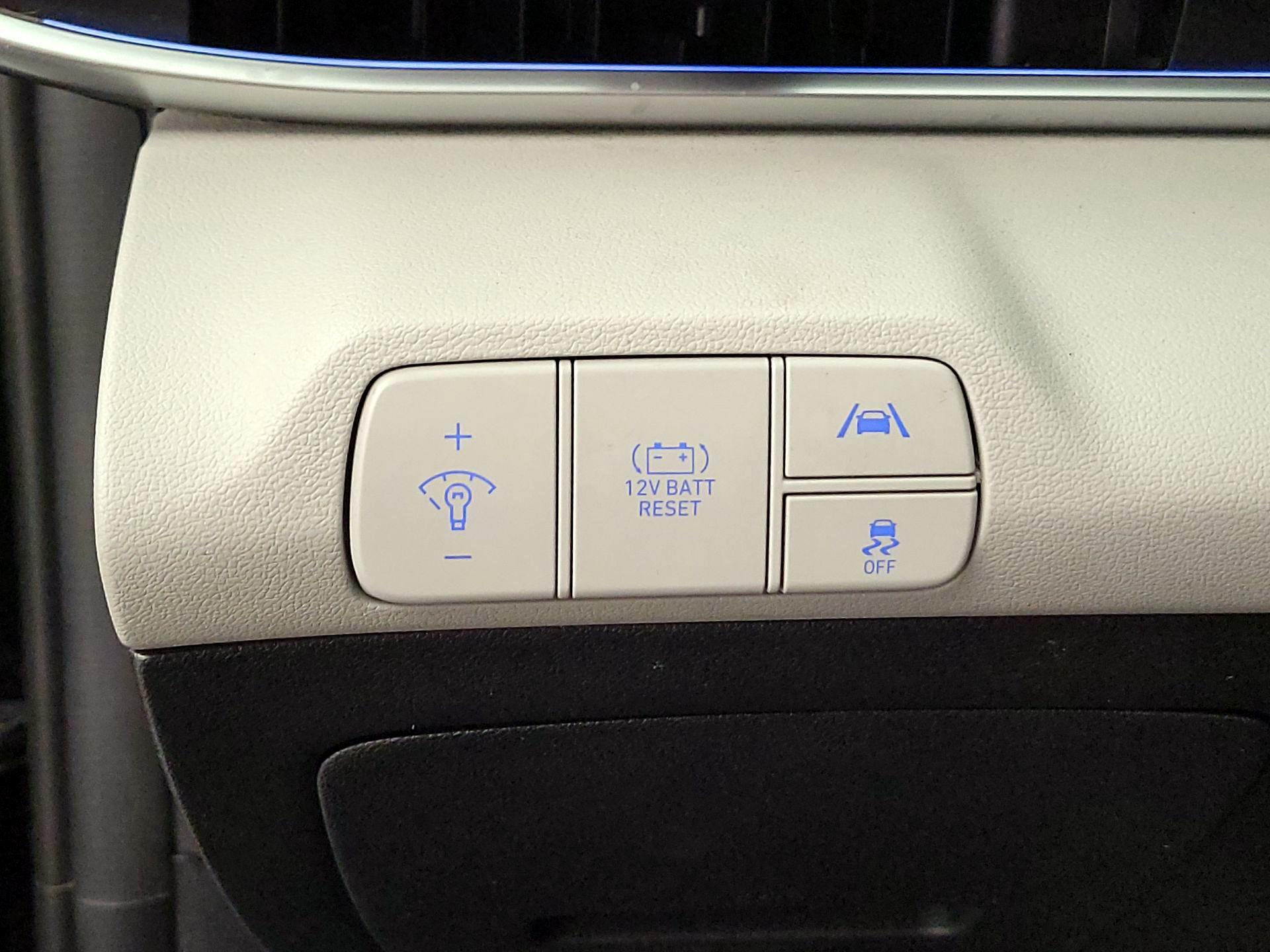 Thumbnail: 2022 Hyundai Elantra - 13