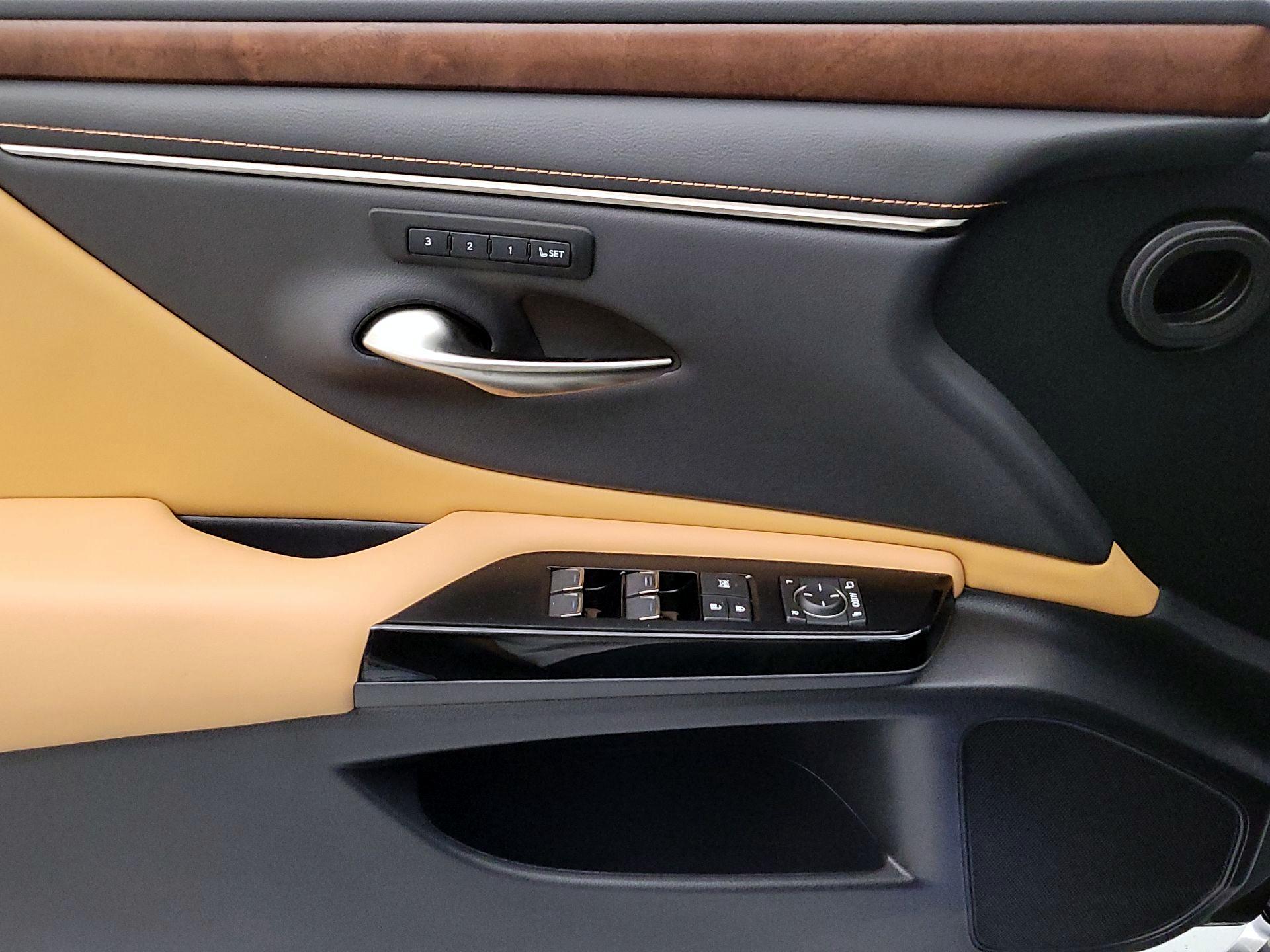 Thumbnail: 2022 Lexus ES - 12