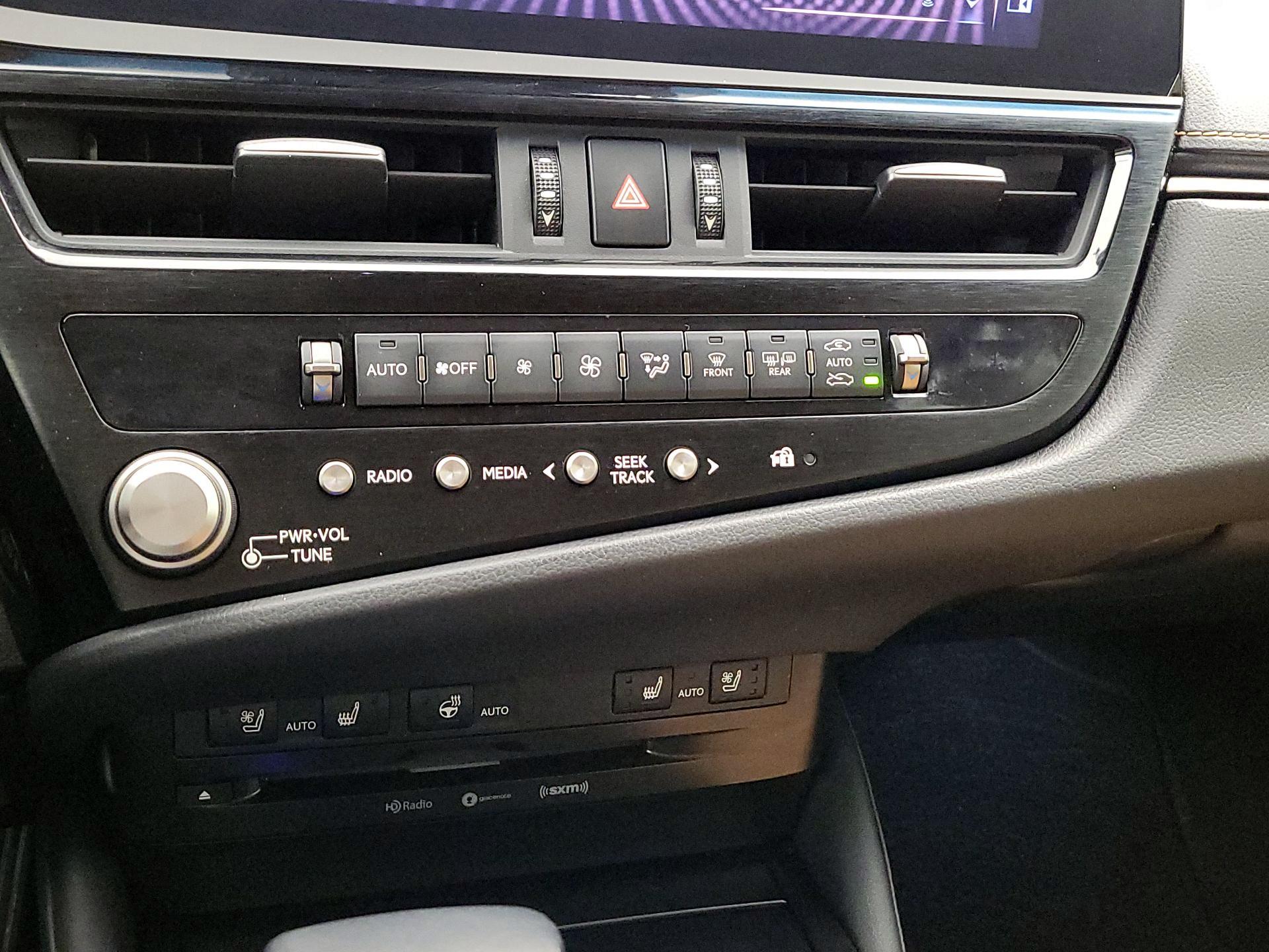 Thumbnail: 2022 Lexus ES - 16