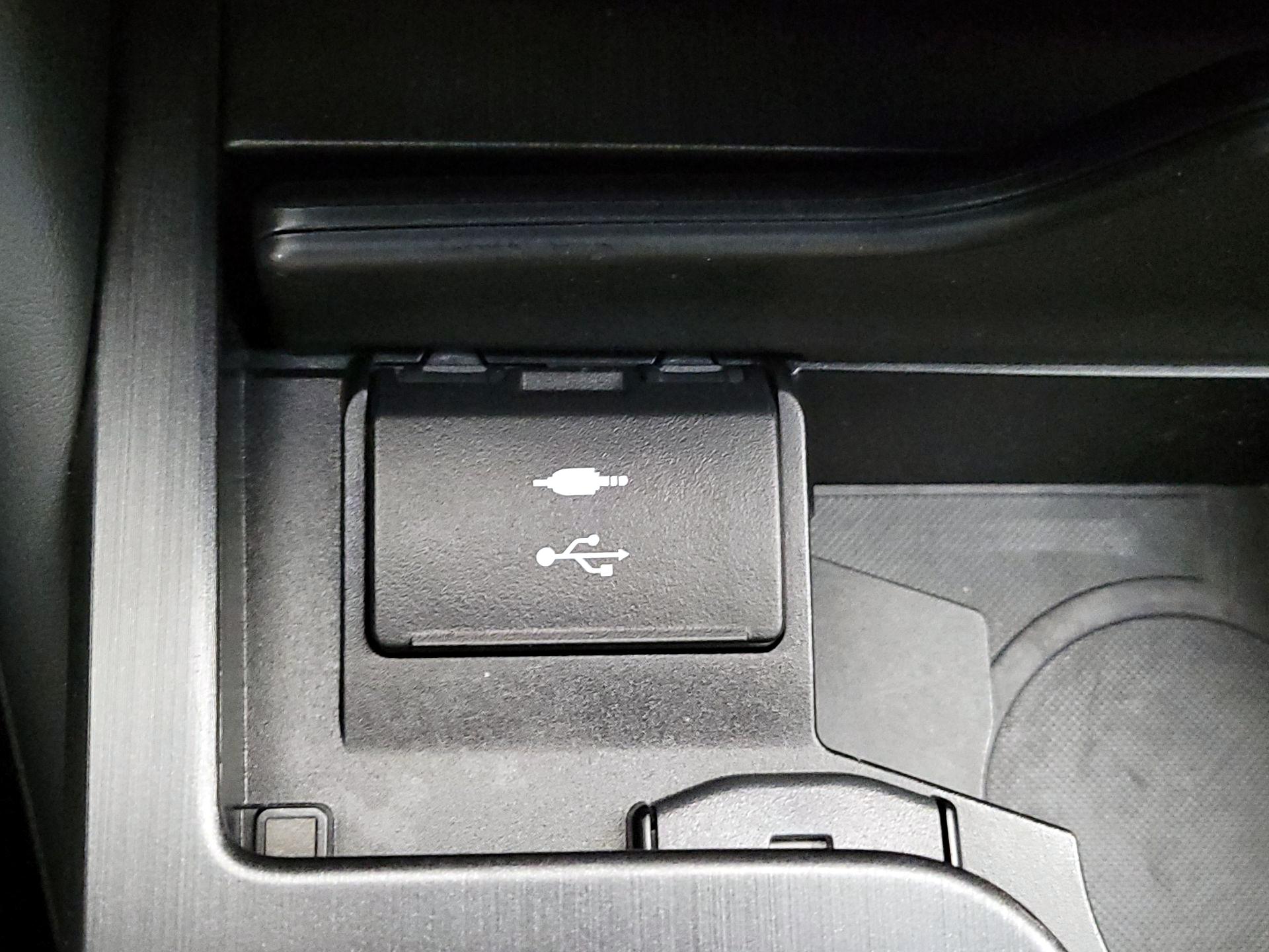 Thumbnail: 2022 Lexus ES - 18