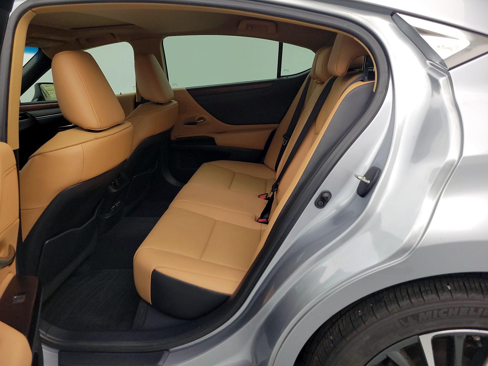 Thumbnail: 2022 Lexus ES - 20