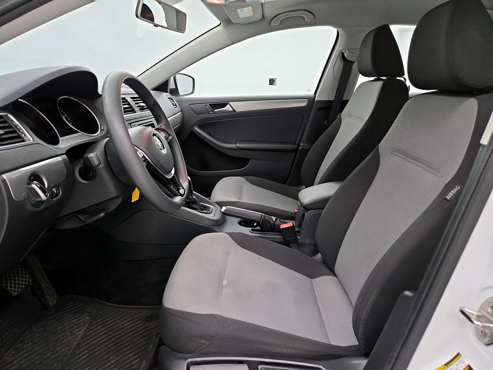 Thumbnail: 2018 Volkswagen Jetta - 11