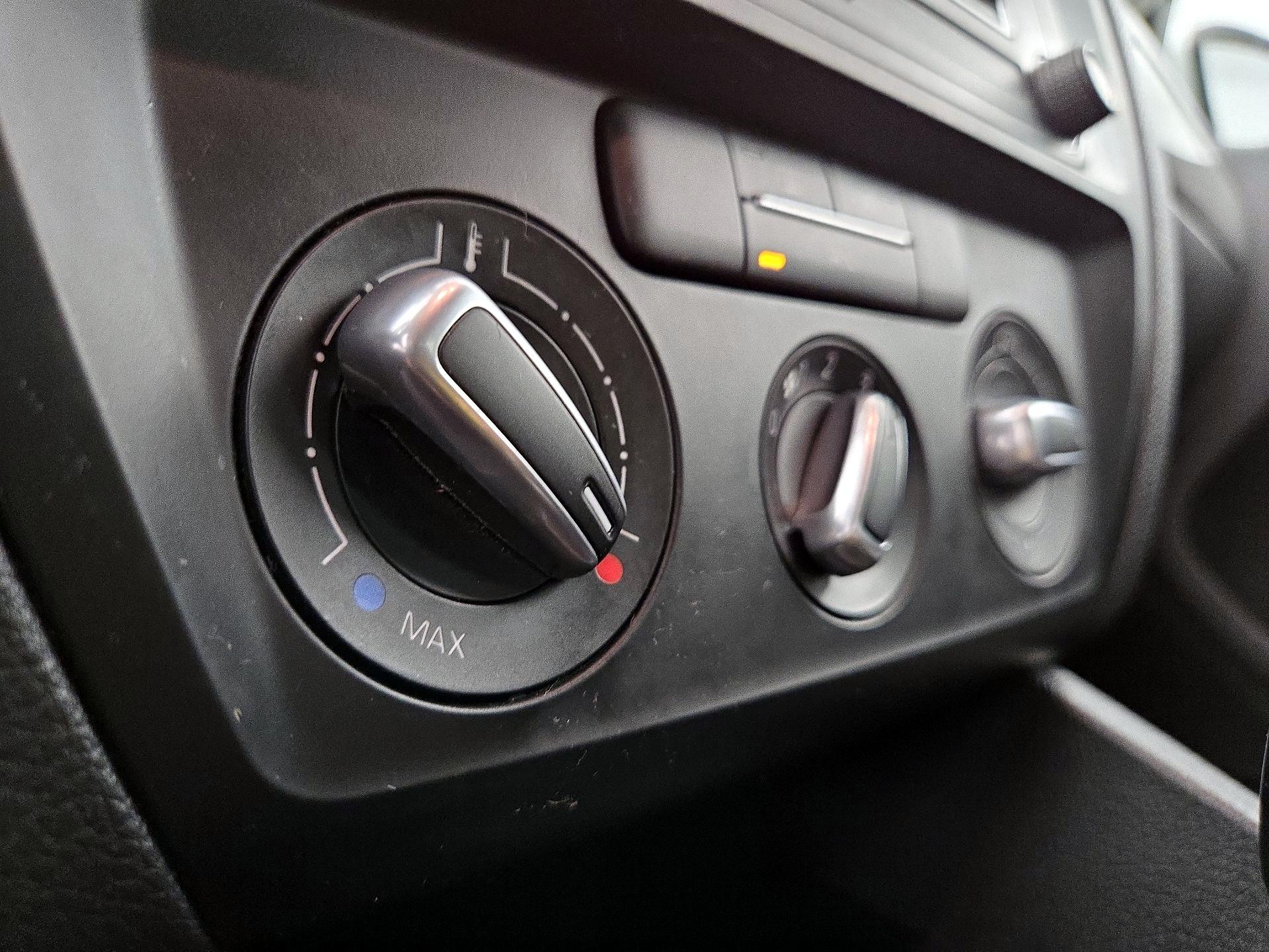 Thumbnail: 2018 Volkswagen Jetta - 16